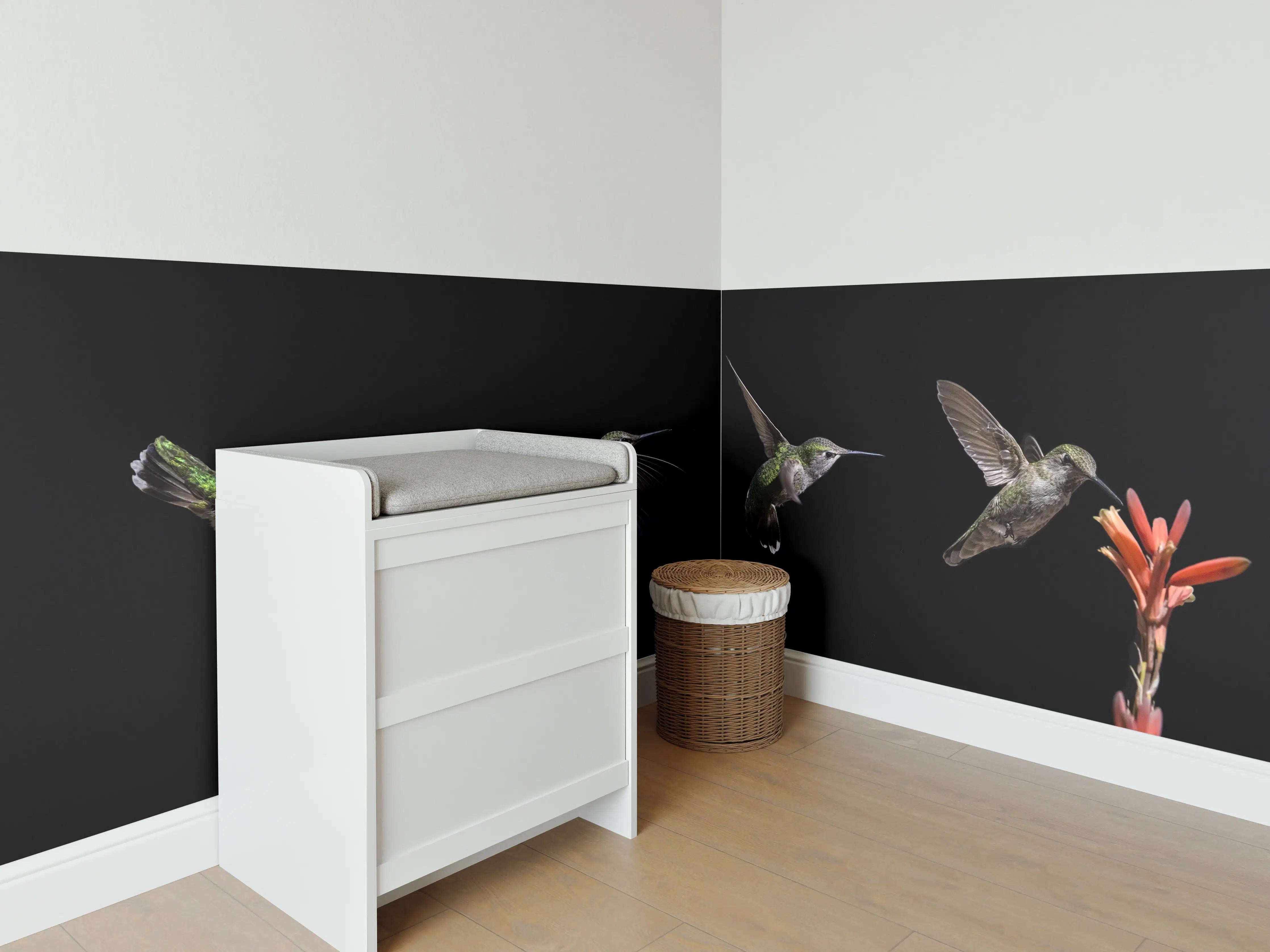 Babyzimmer Wandgestaltung - Kolibri beim Fressen der Aloe Vera-Blüte