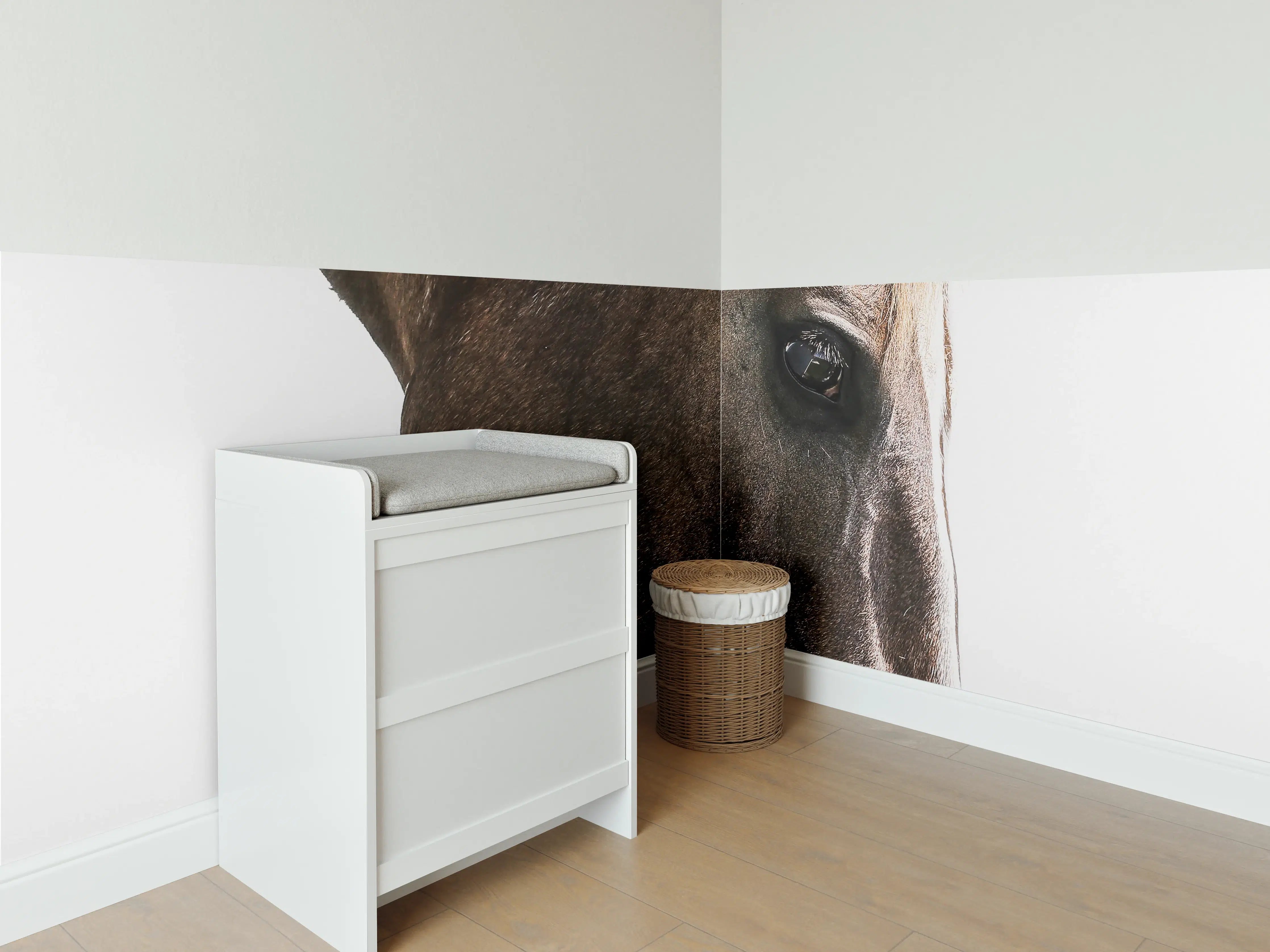 Babyzimmer Wandgestaltung - Kontrastreiches Pferdeprofil