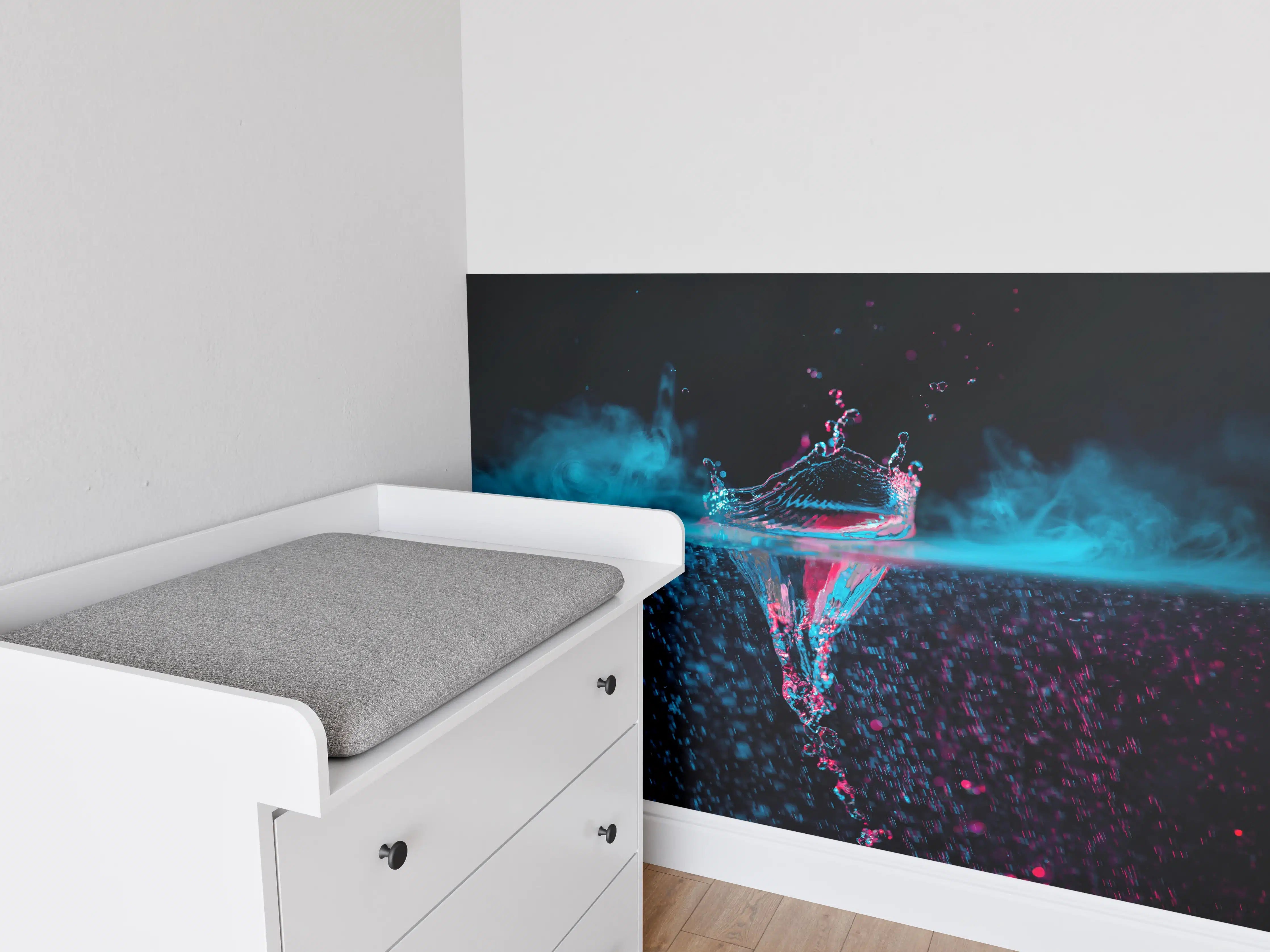 Babyzimmer Wandgestaltung - Krone Wasserspritzer mit blauem Rauch über Wasser
