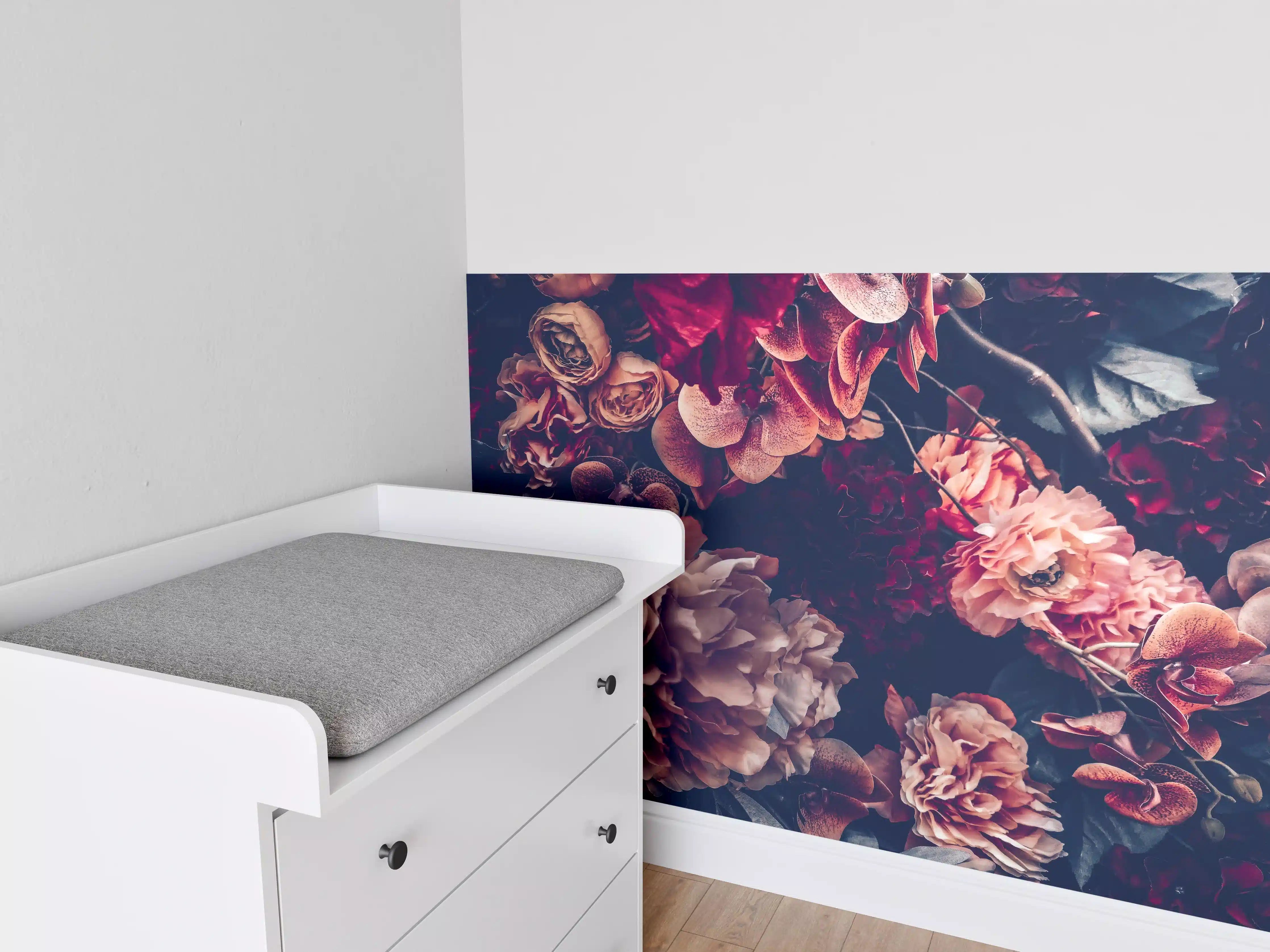 Babyzimmer Wandgestaltung - Künstliche Blumen im Vintage-Stil