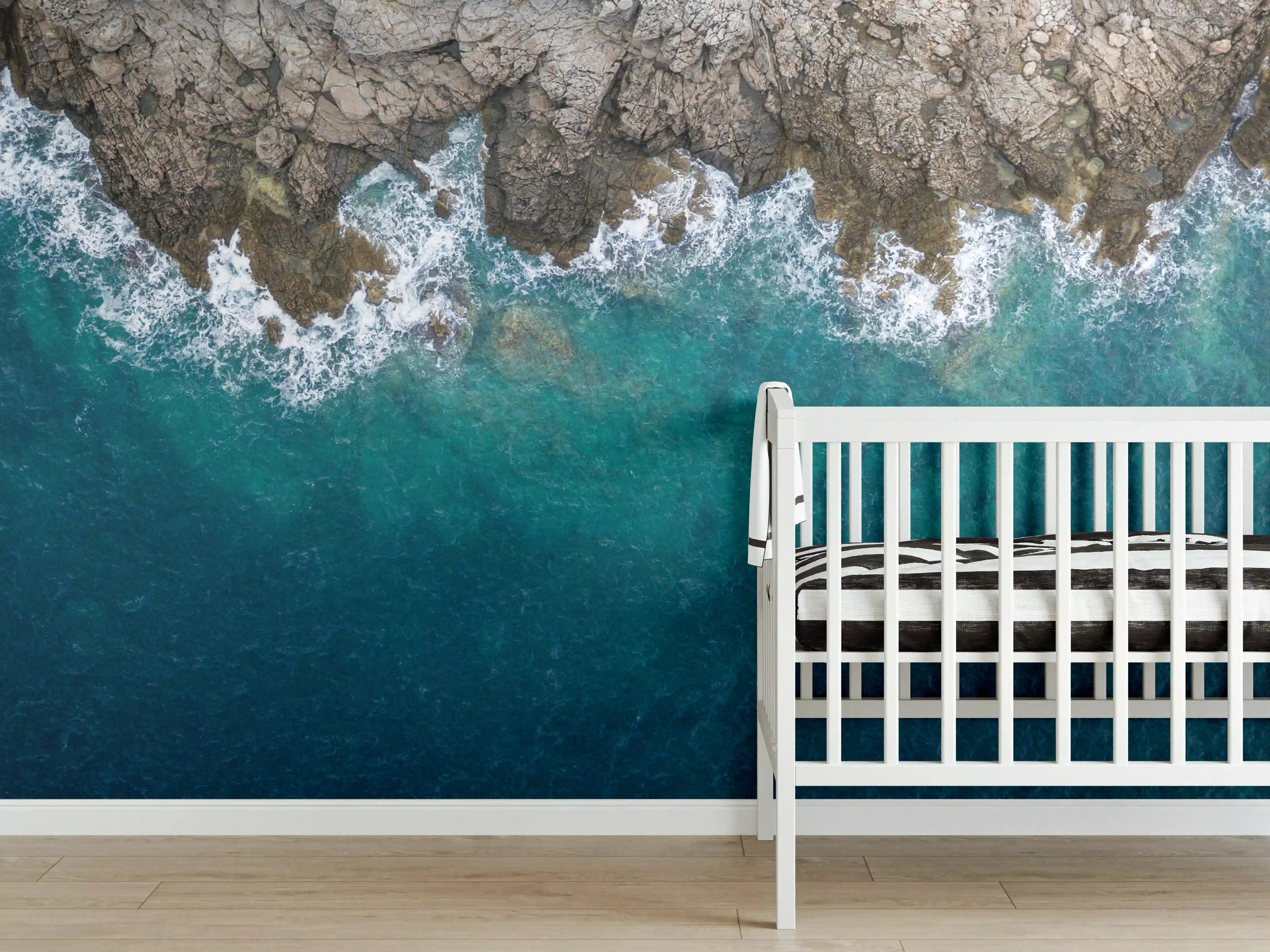 Babyzimmer Wandgestaltung - Küstenklippen über dem blauen Meer