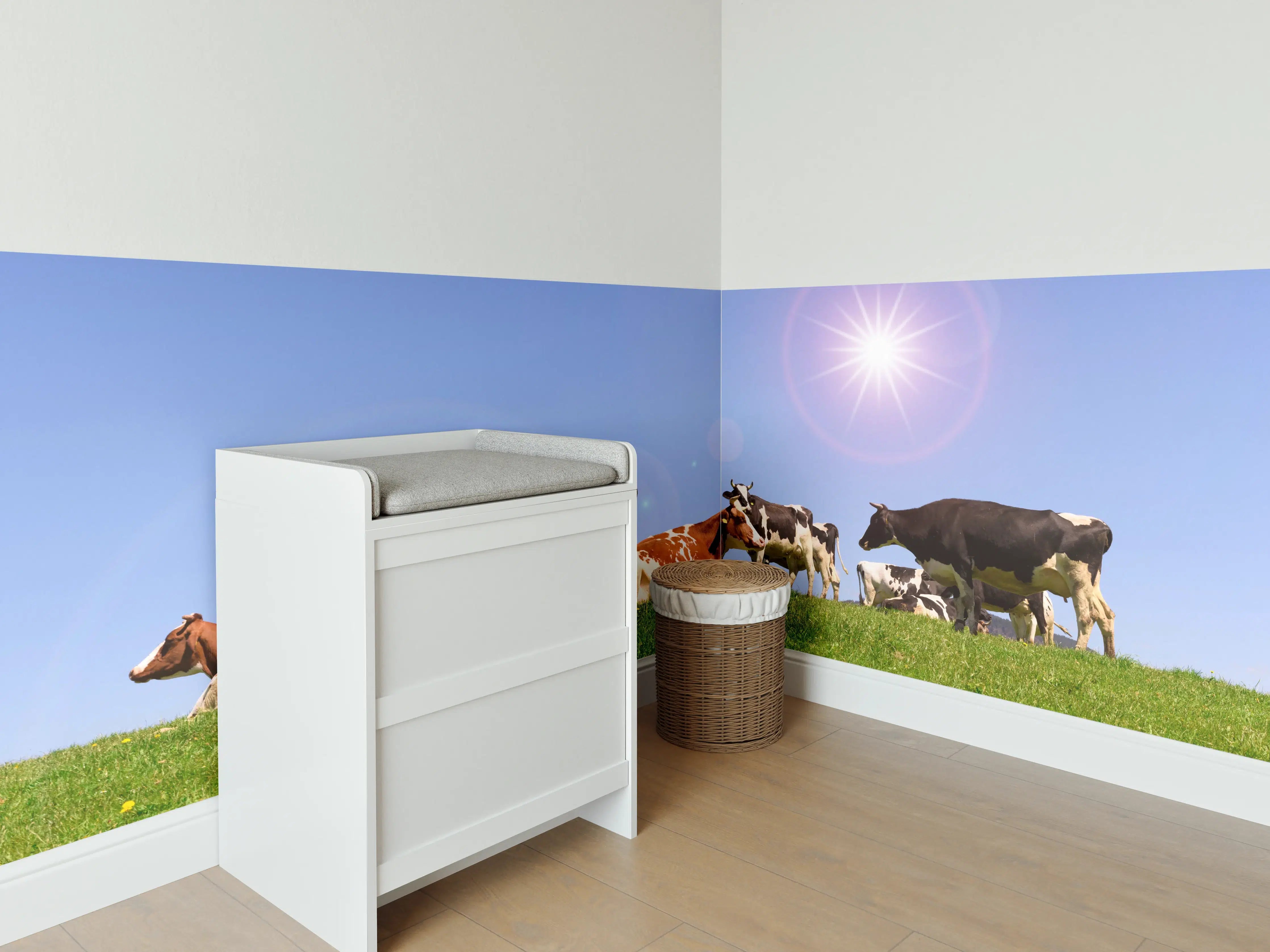 Babyzimmer Wandgestaltung - Kuhherde auf grüner Wiese