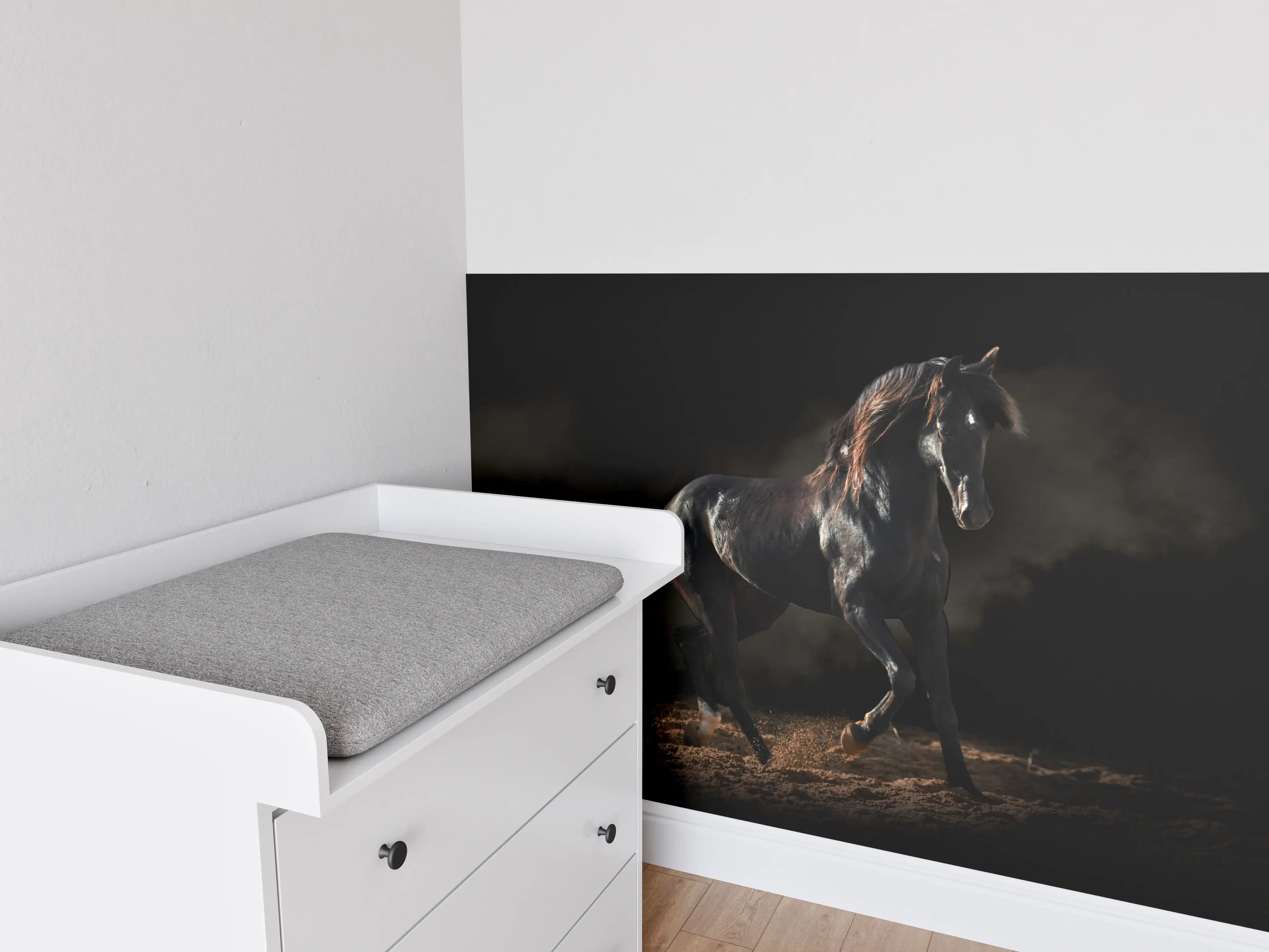 Babyzimmer Wandgestaltung - Kunstfoto eines schwarzen Pferdes