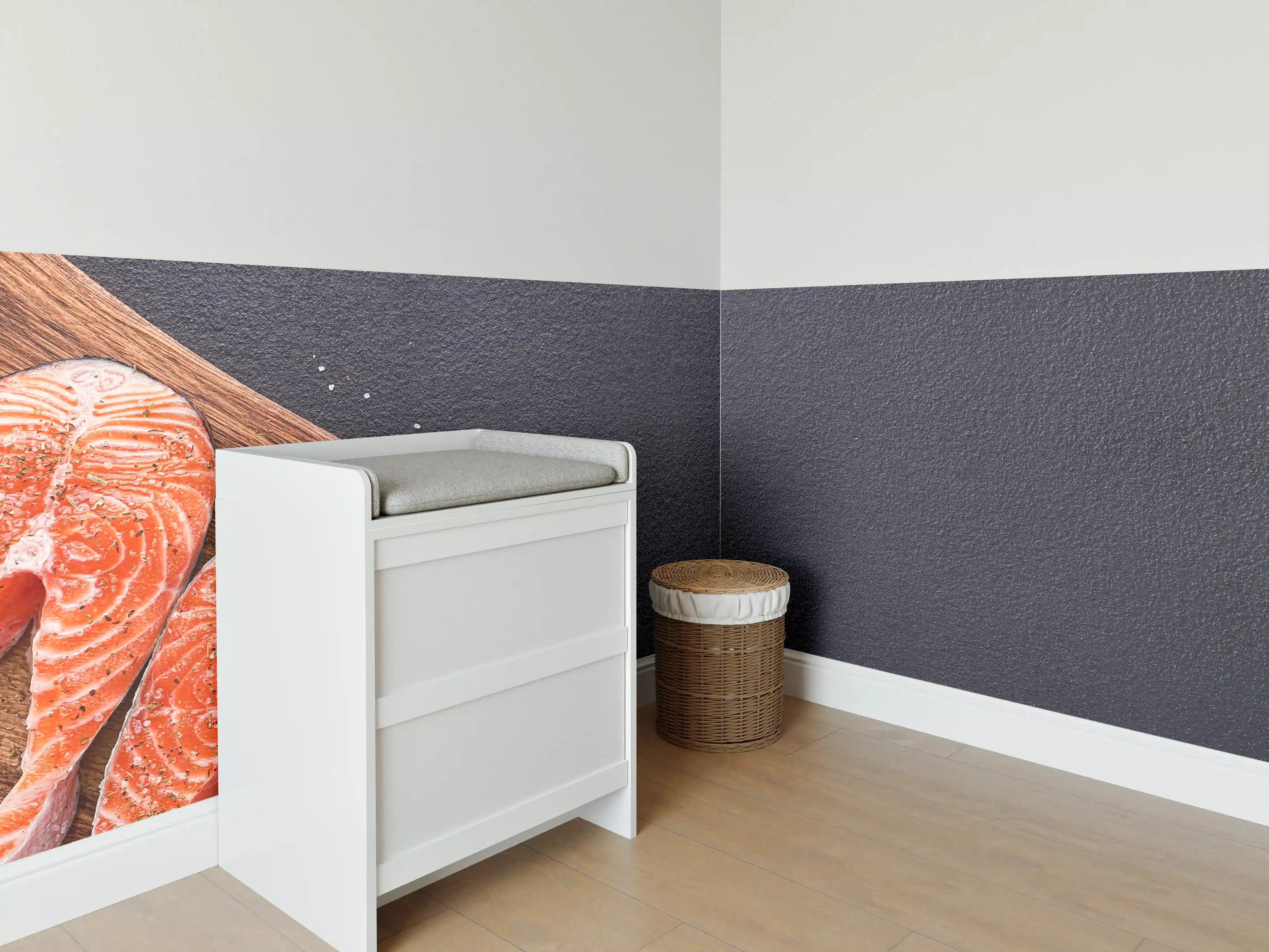 Babyzimmer Wandgestaltung - Lachssteaks auf Holzbrett