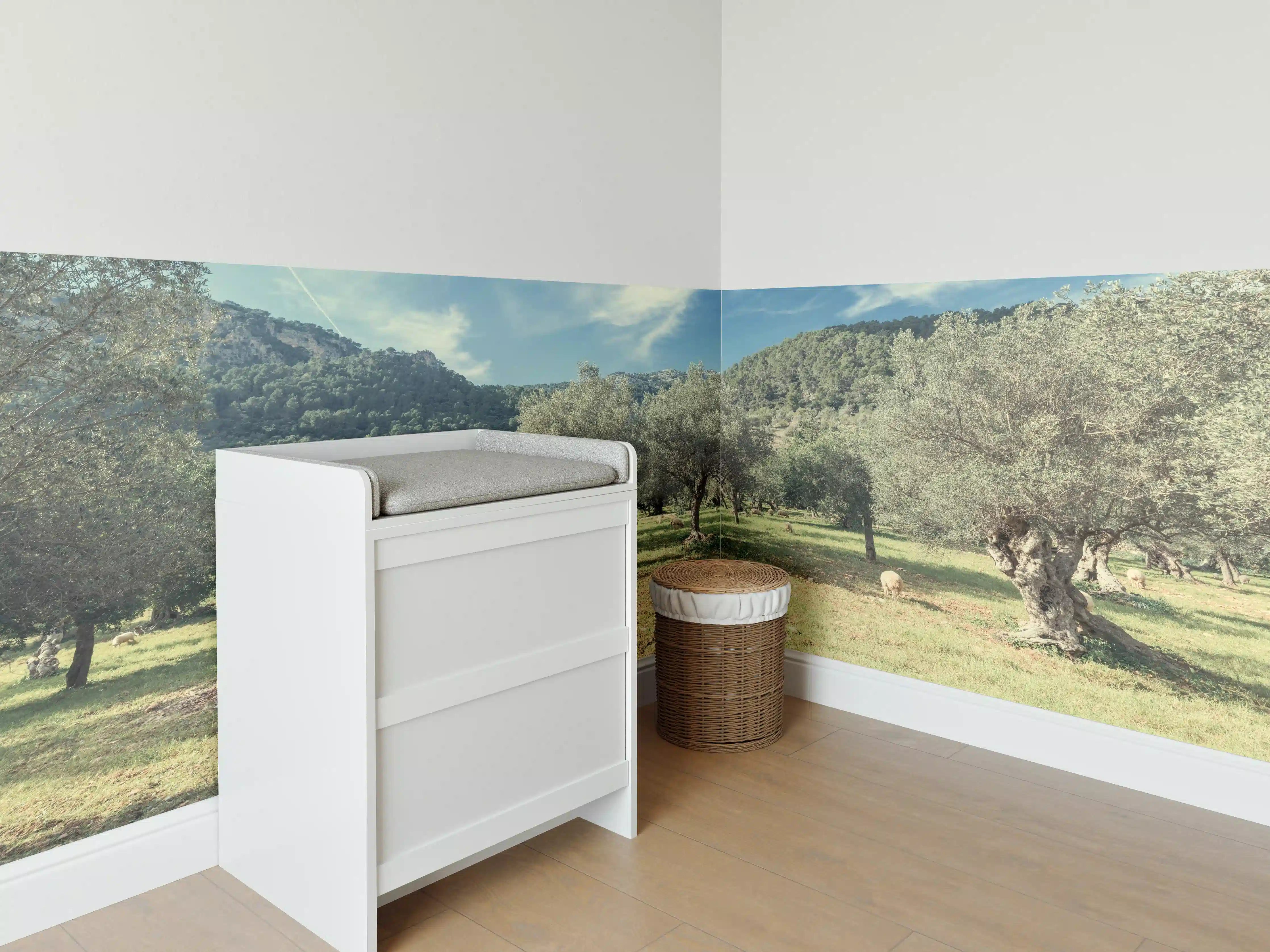Babyzimmer Wandgestaltung - Landschaftliche Apfelbaum-Allee