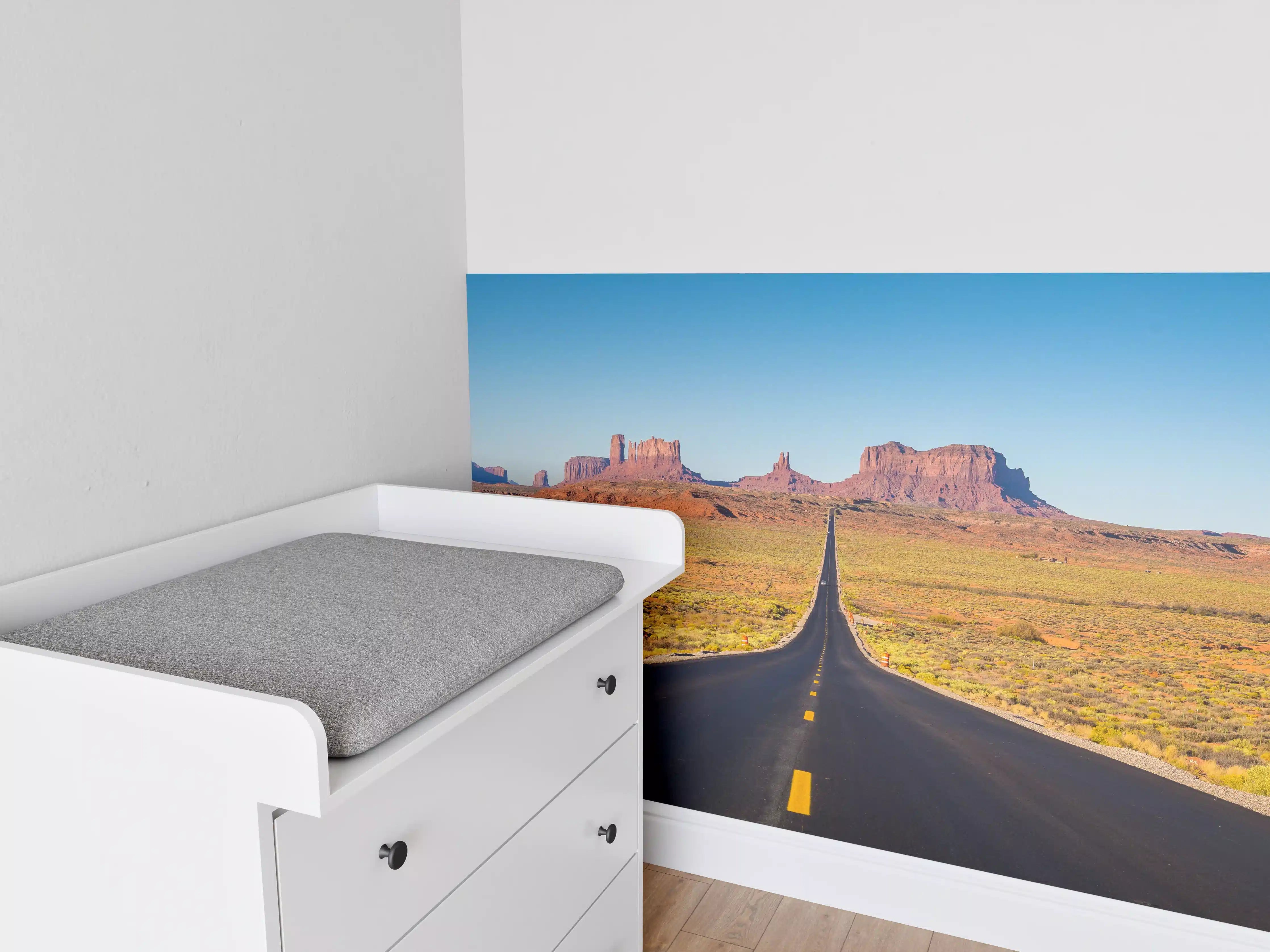 Babyzimmer Wandgestaltung - Lange Road in Wüstenlandschaft bei Sonnenlicht