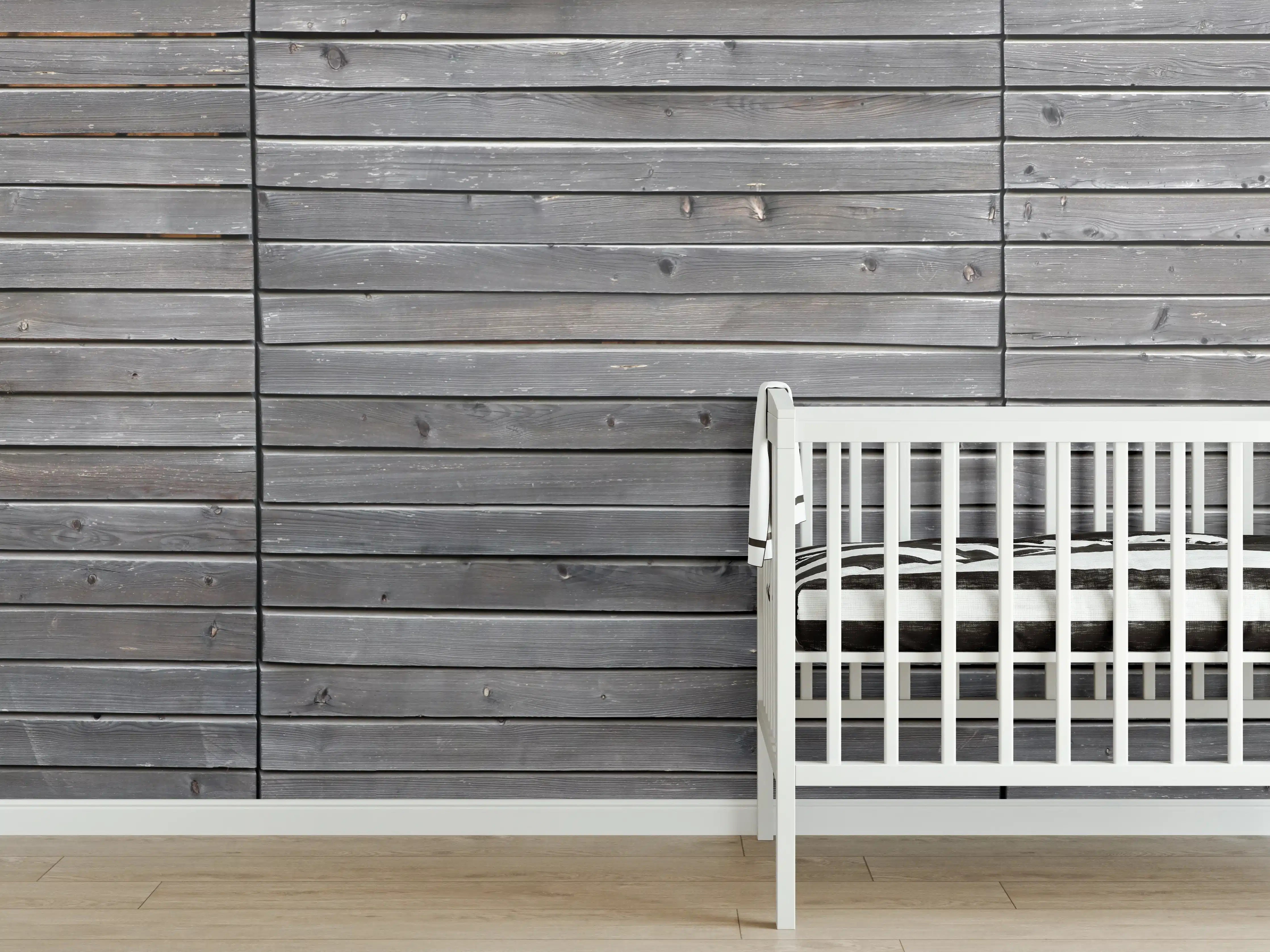 Babyzimmer Wandgestaltung - Langer grauer Holzzaun