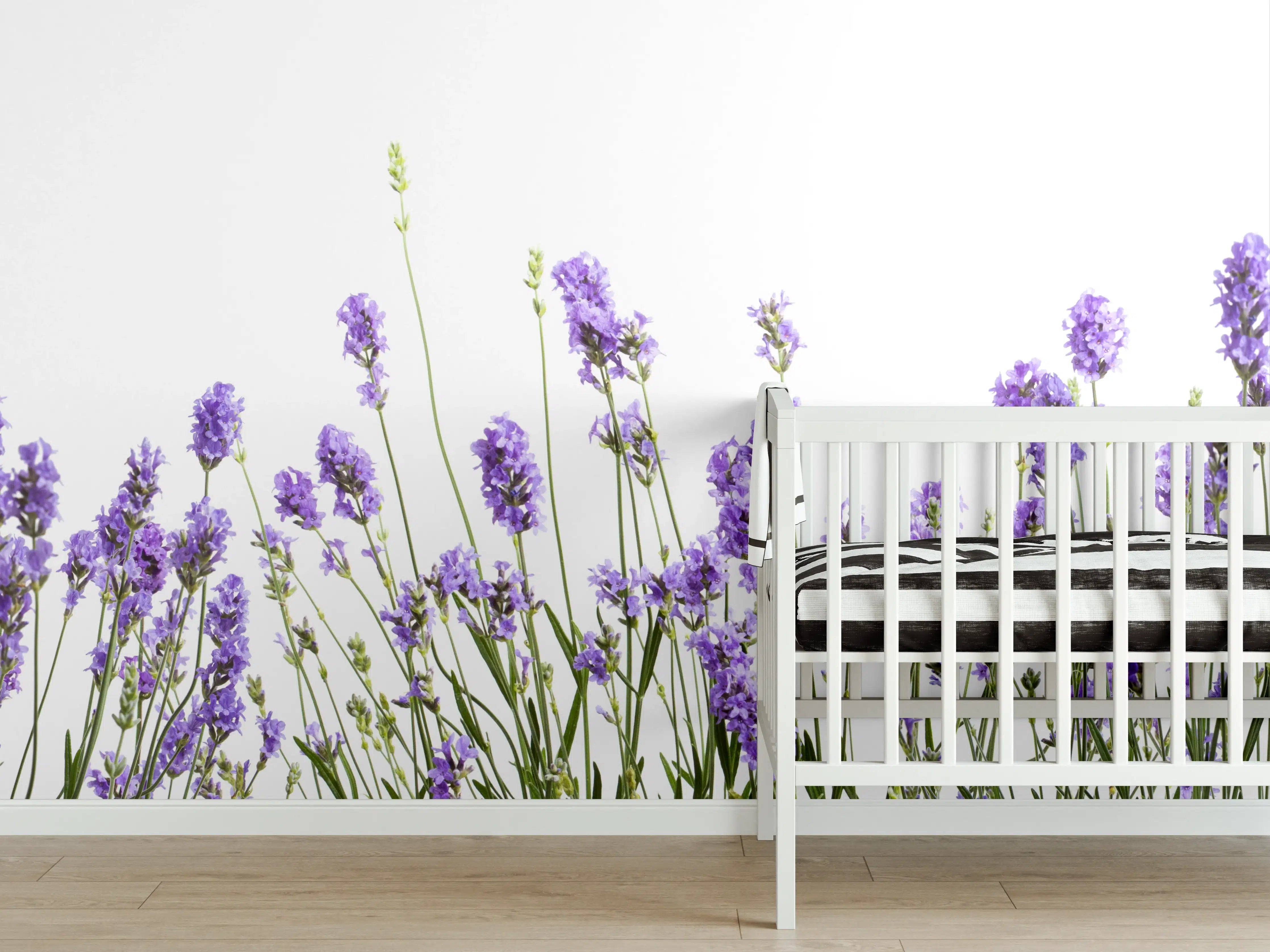 Babyzimmer Wandgestaltung - Lavendel im Garten mit sanftem Lila-Ton