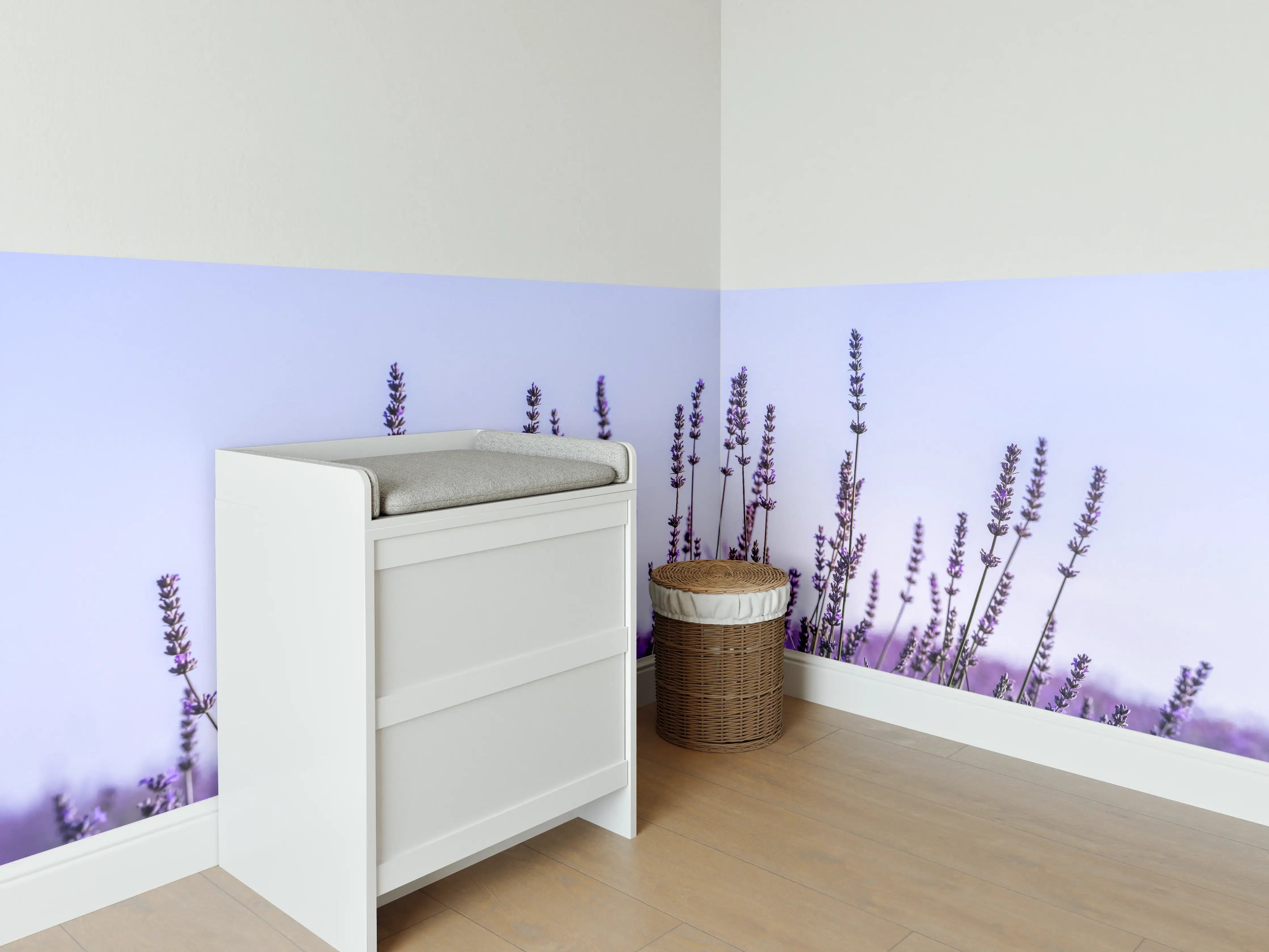Babyzimmer Wandgestaltung - Lavendelfeld in Lila-Blau