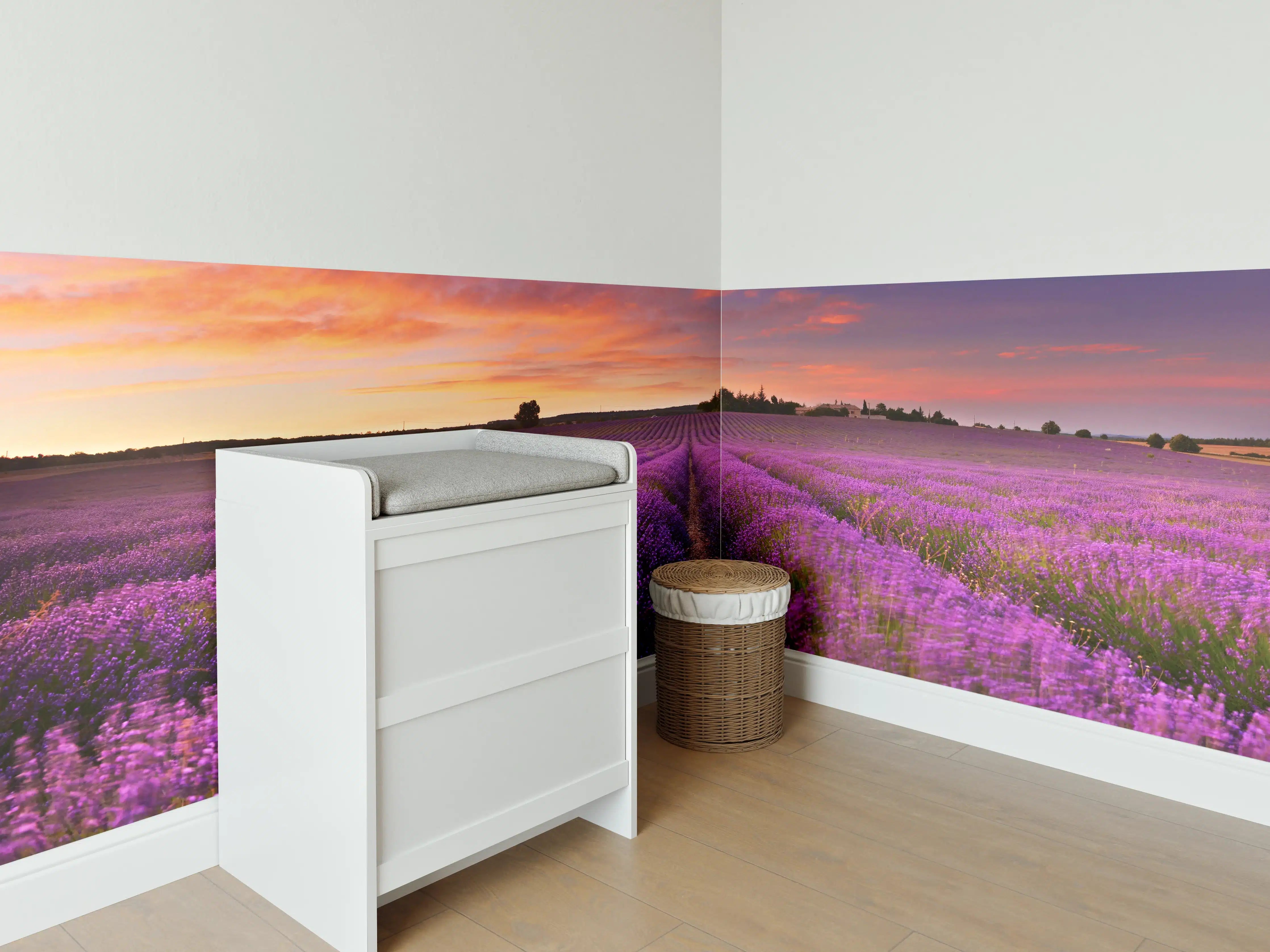 Babyzimmer Wandgestaltung - Lavendelfeld in der Morgendämmerung