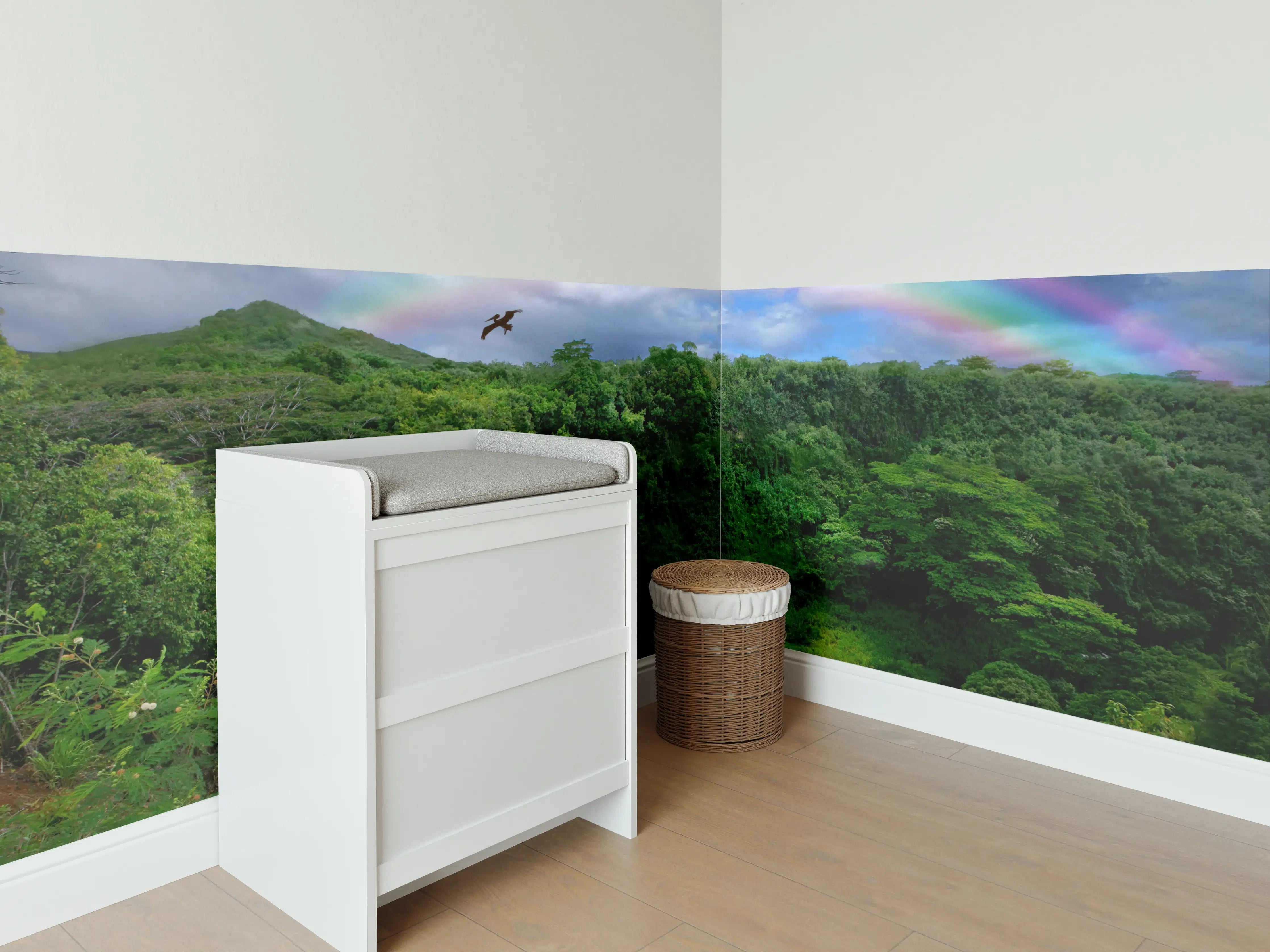 Babyzimmer Wandgestaltung - Lebendige Naturlandschaft mit Wasserfall und Regenbogen