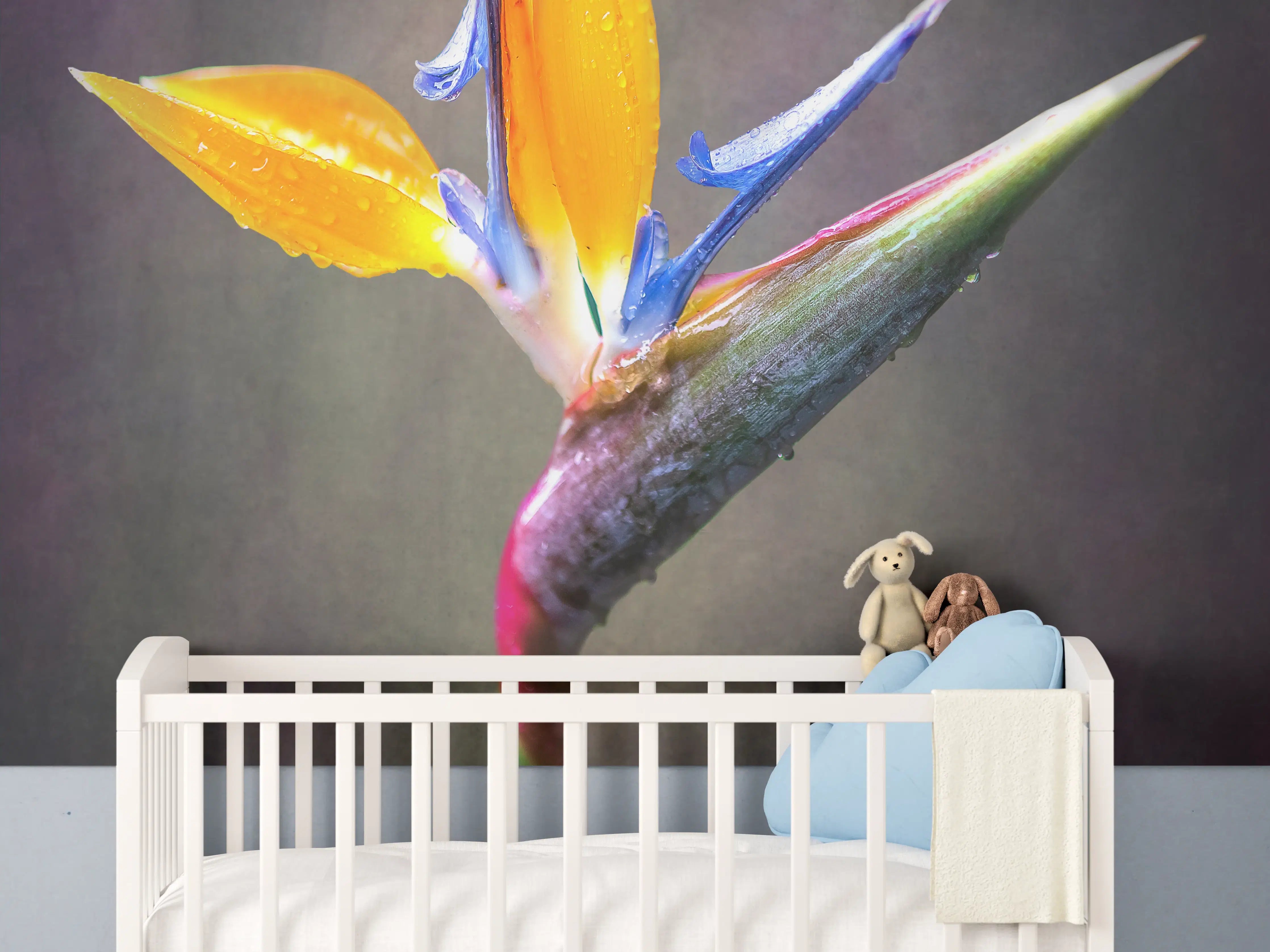 Babyzimmer Wandgestaltung - Lebendige Vogelblume in Nahaufnahme