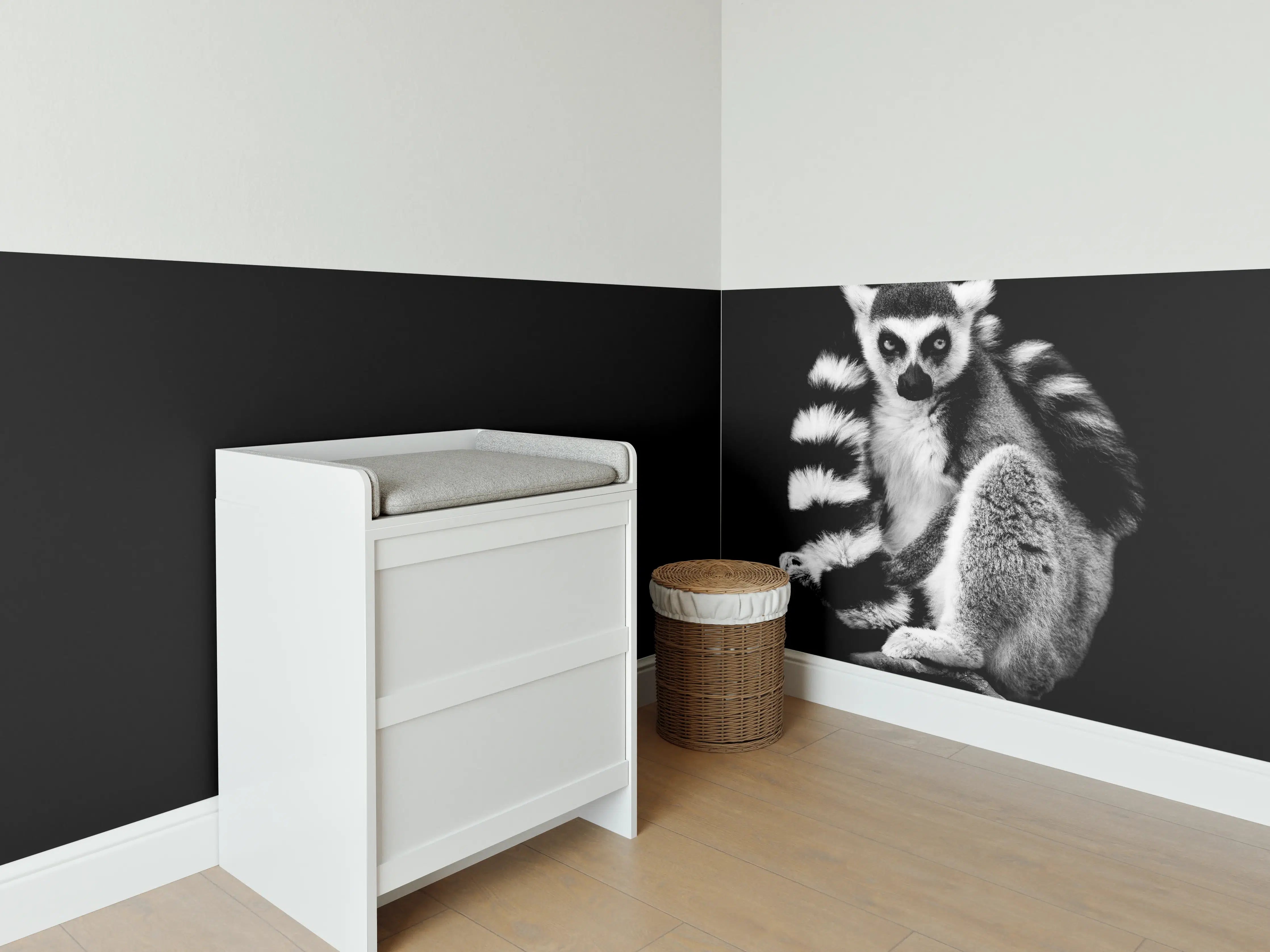 Babyzimmer Wandgestaltung - Lemur auf schwarzem Hintergrund