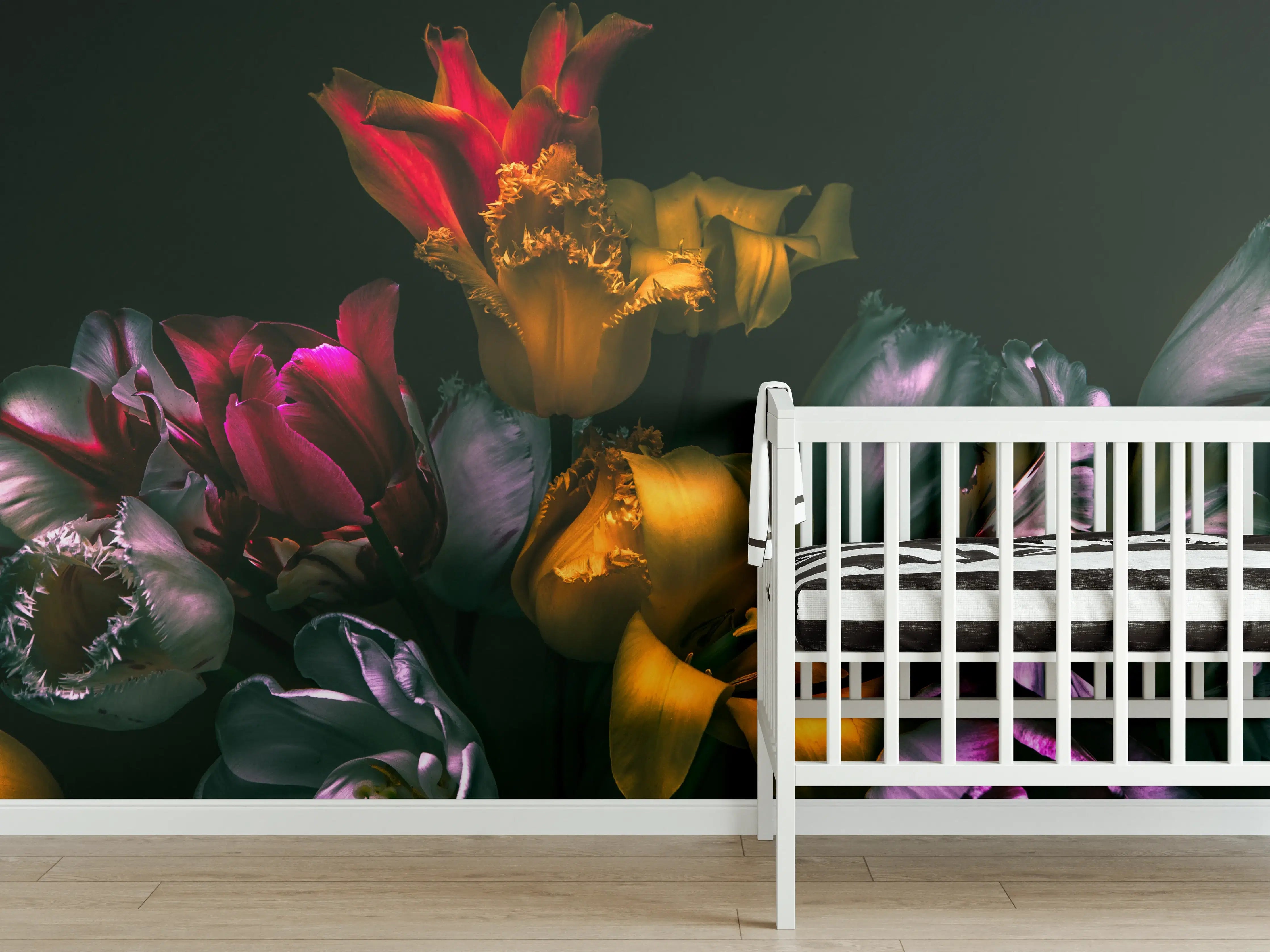Babyzimmer Wandgestaltung - Leuchtende Blumen in dunklem Licht