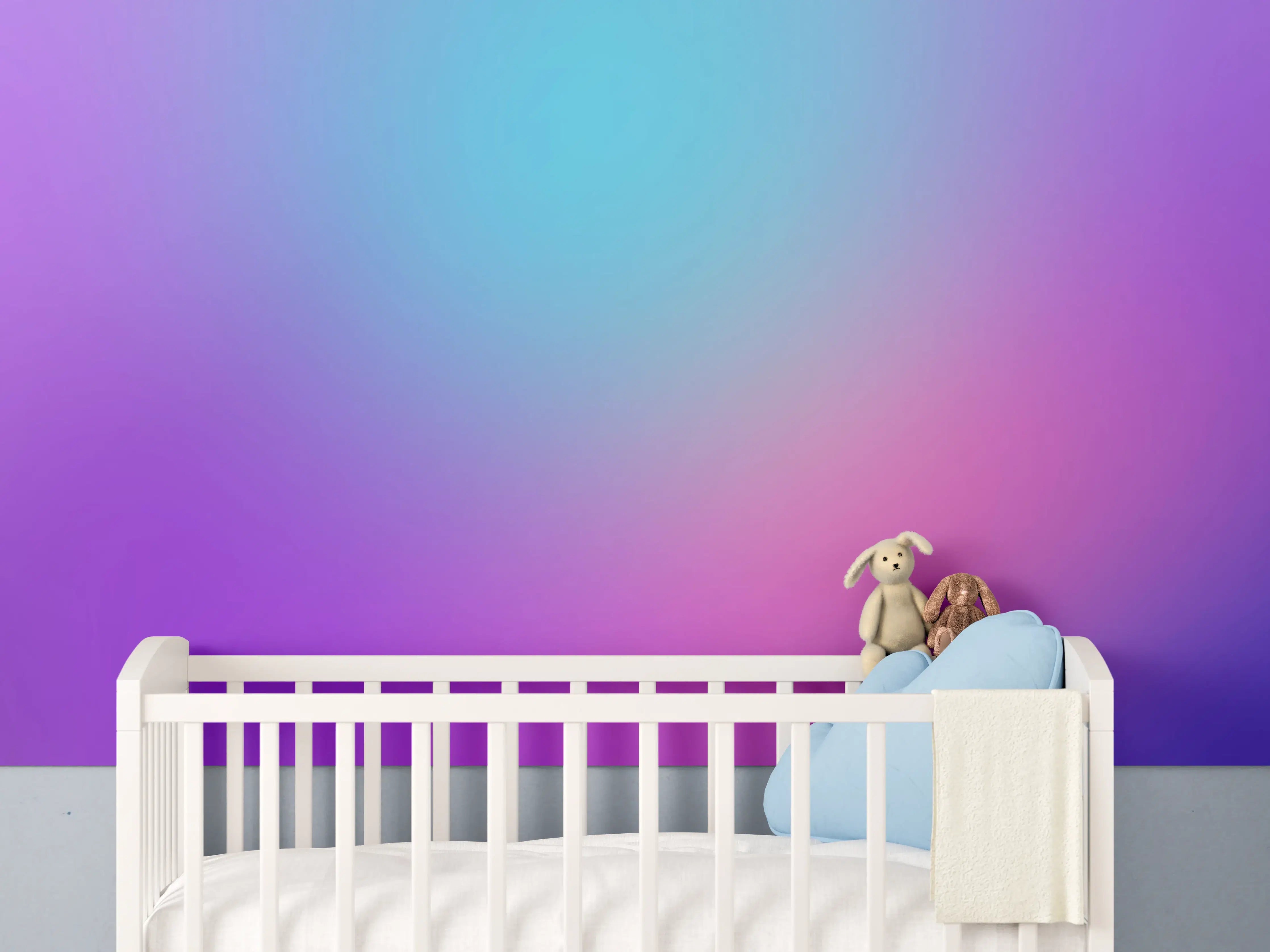 Babyzimmer Wandgestaltung - Leuchtender Lila-Pink Farbverlauf