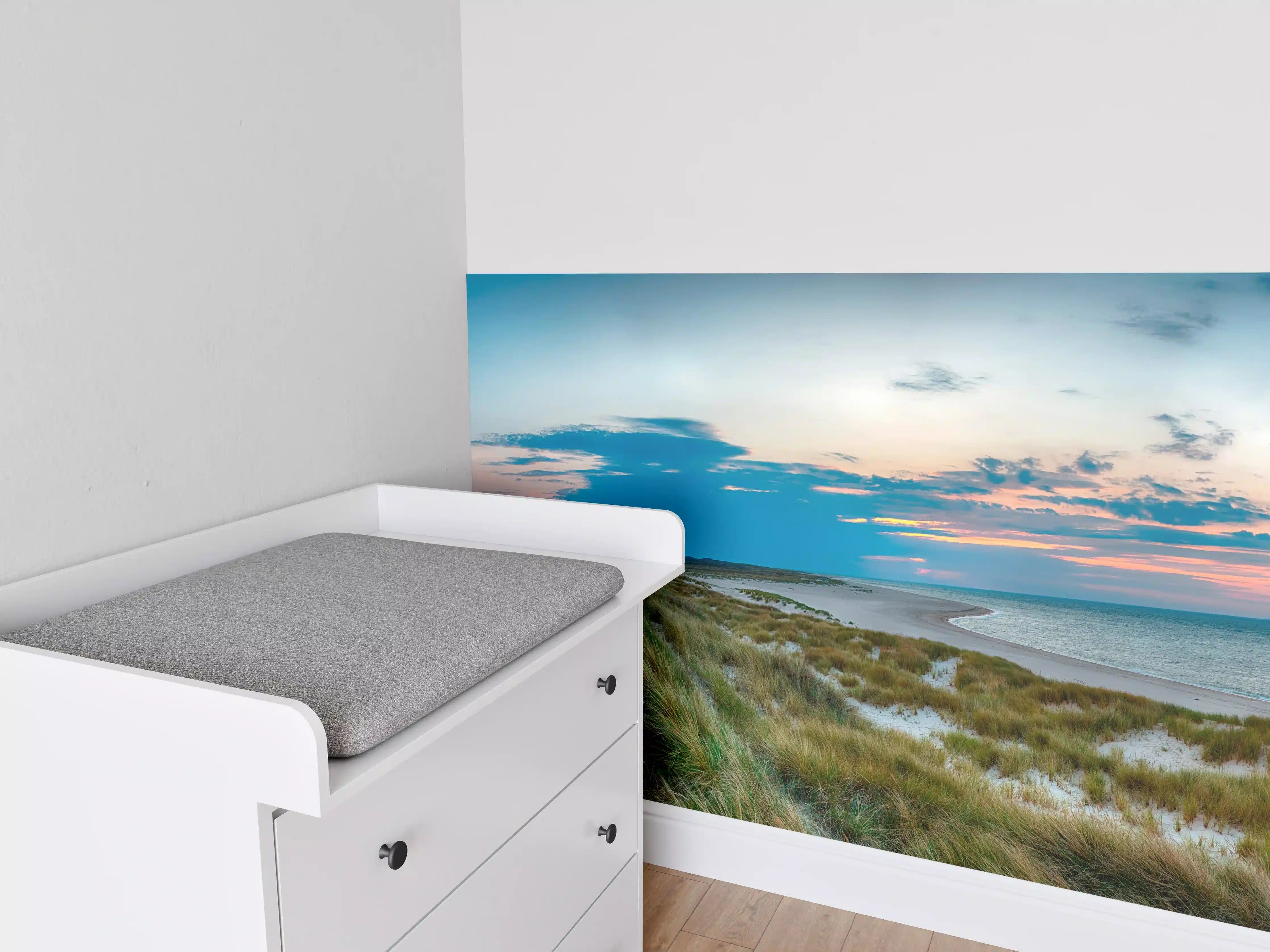 Babyzimmer Wandgestaltung - Leuchtturm am Strand bei Sonnenuntergang
