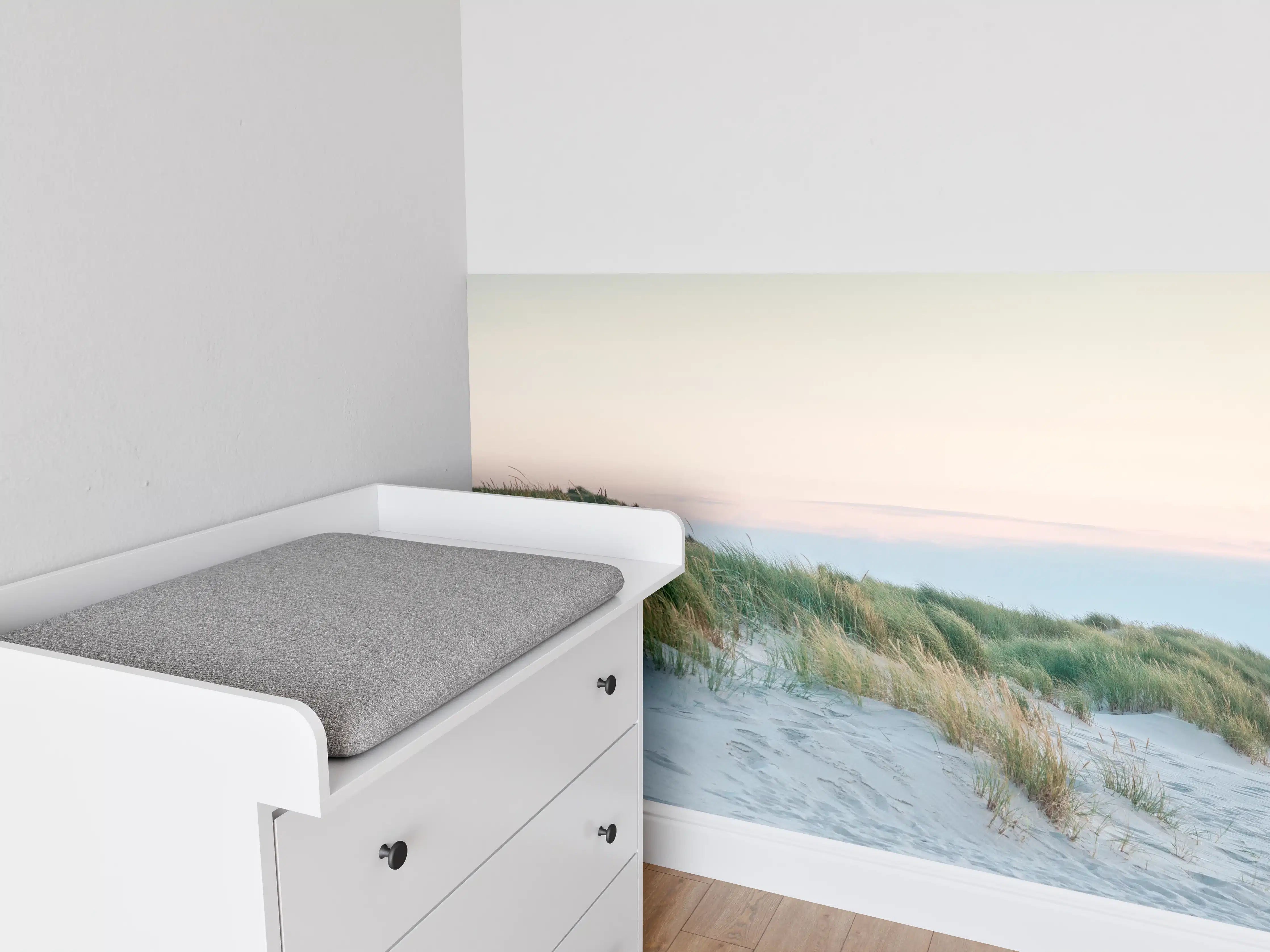 Babyzimmer Wandgestaltung - Leuchtturm im idyllischen Küstenlandschaft