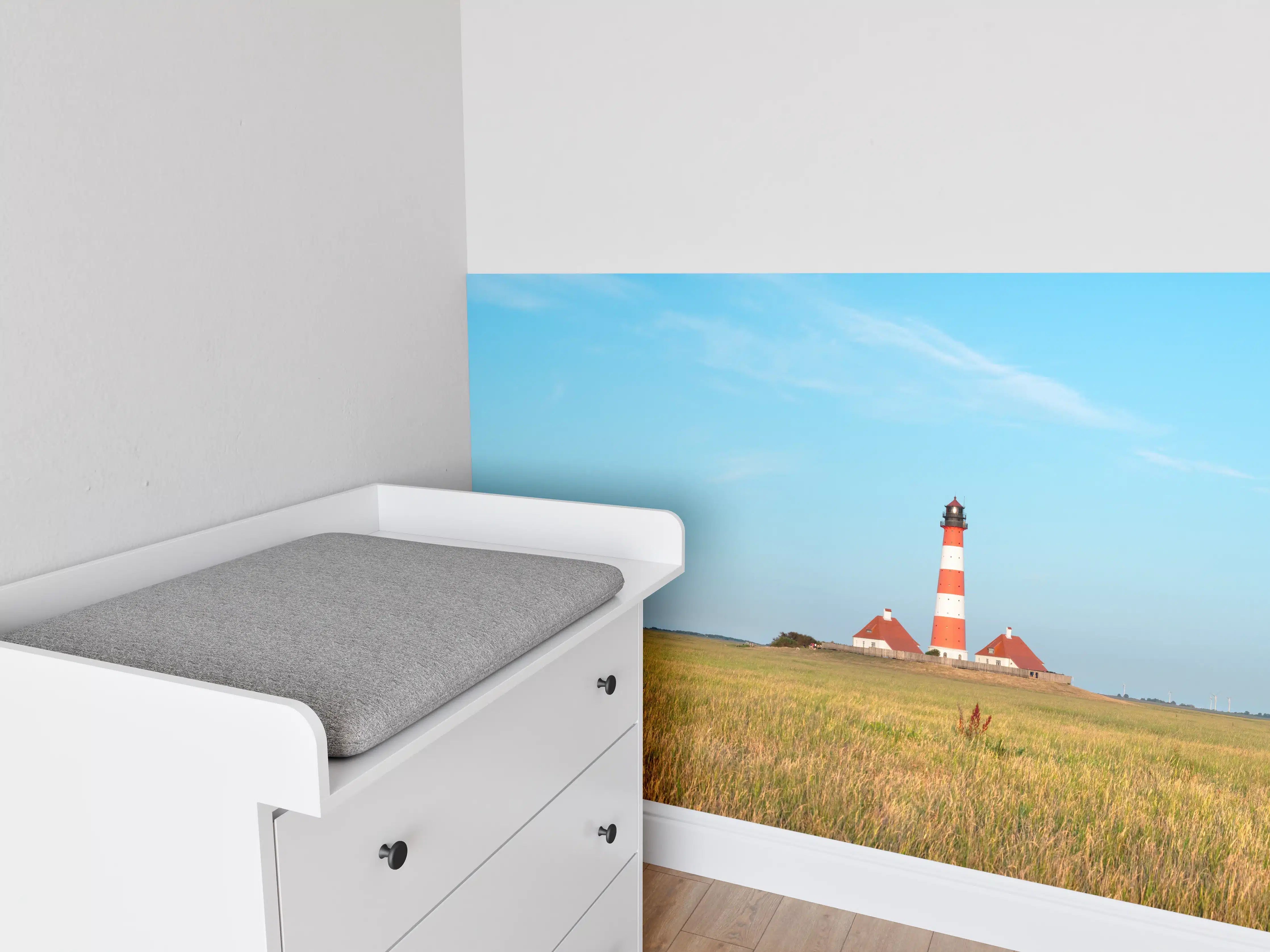 Babyzimmer Wandgestaltung - Leuchtturm im weiten Feld