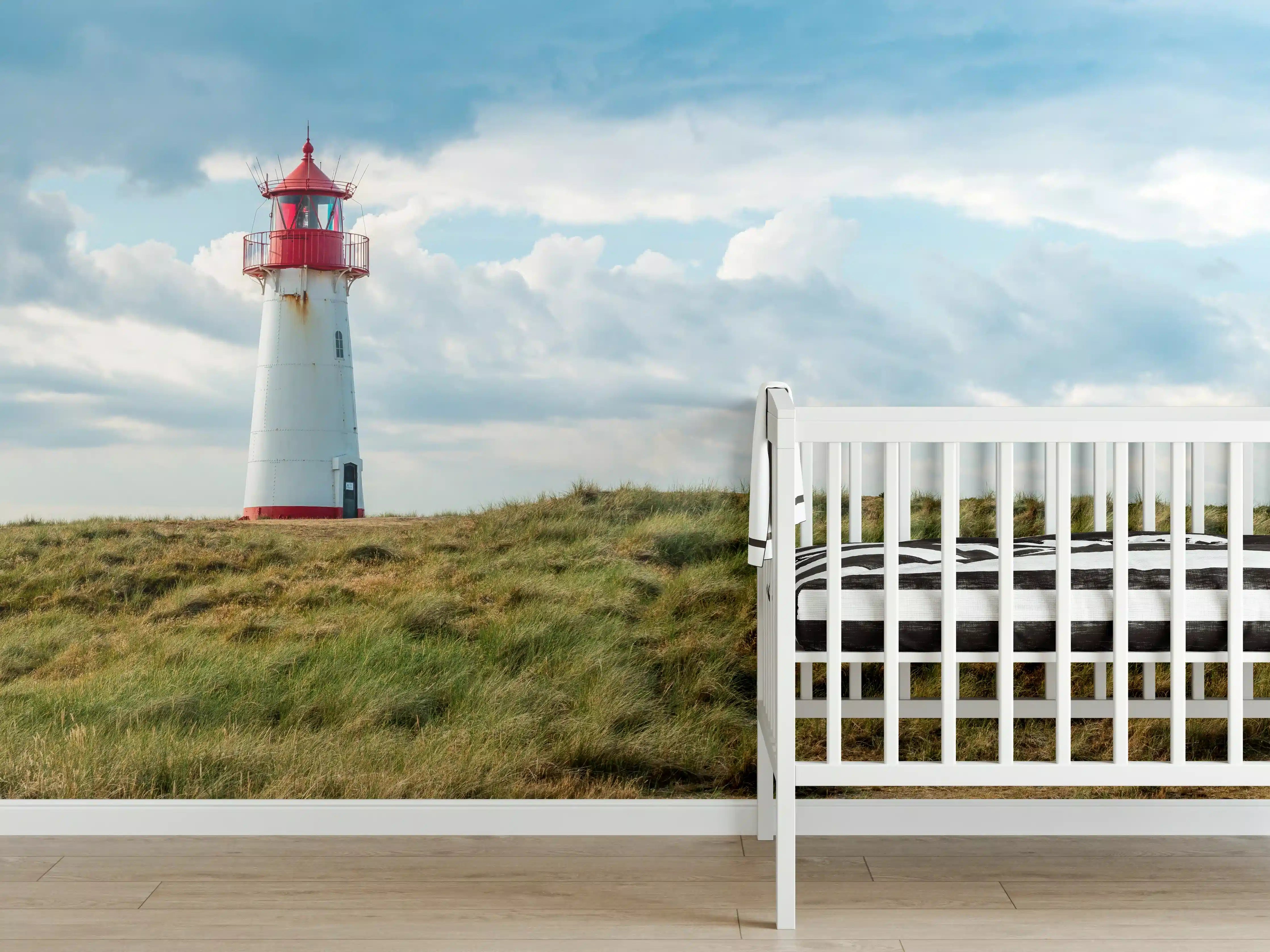 Babyzimmer Wandgestaltung - Leuchtturm vor dramatischem Himmel