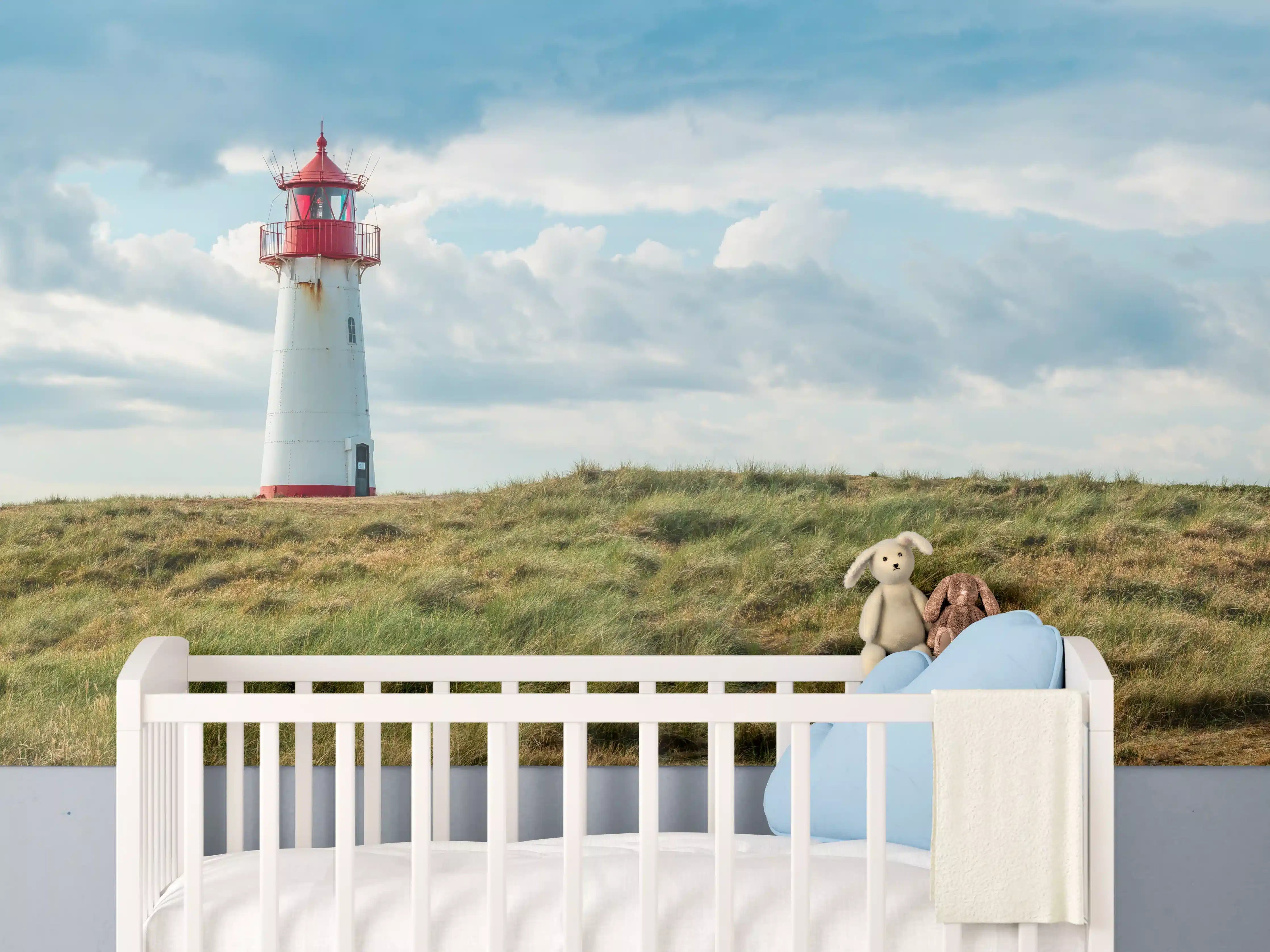Babyzimmer Wandgestaltung - Leuchtturm vor dramatischem Himmel