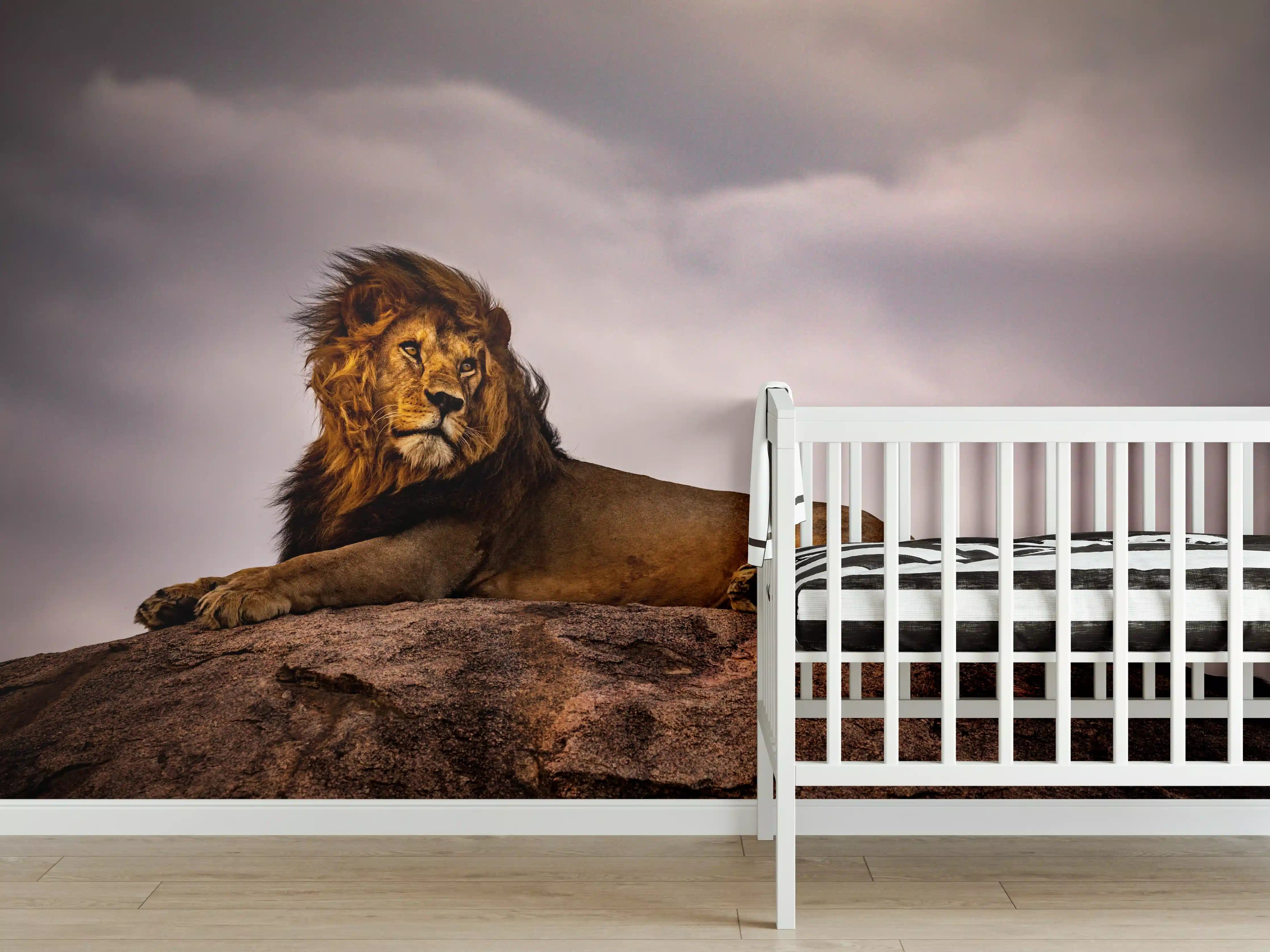 Babyzimmer Wandgestaltung - Löwe vor dunklem Himmel