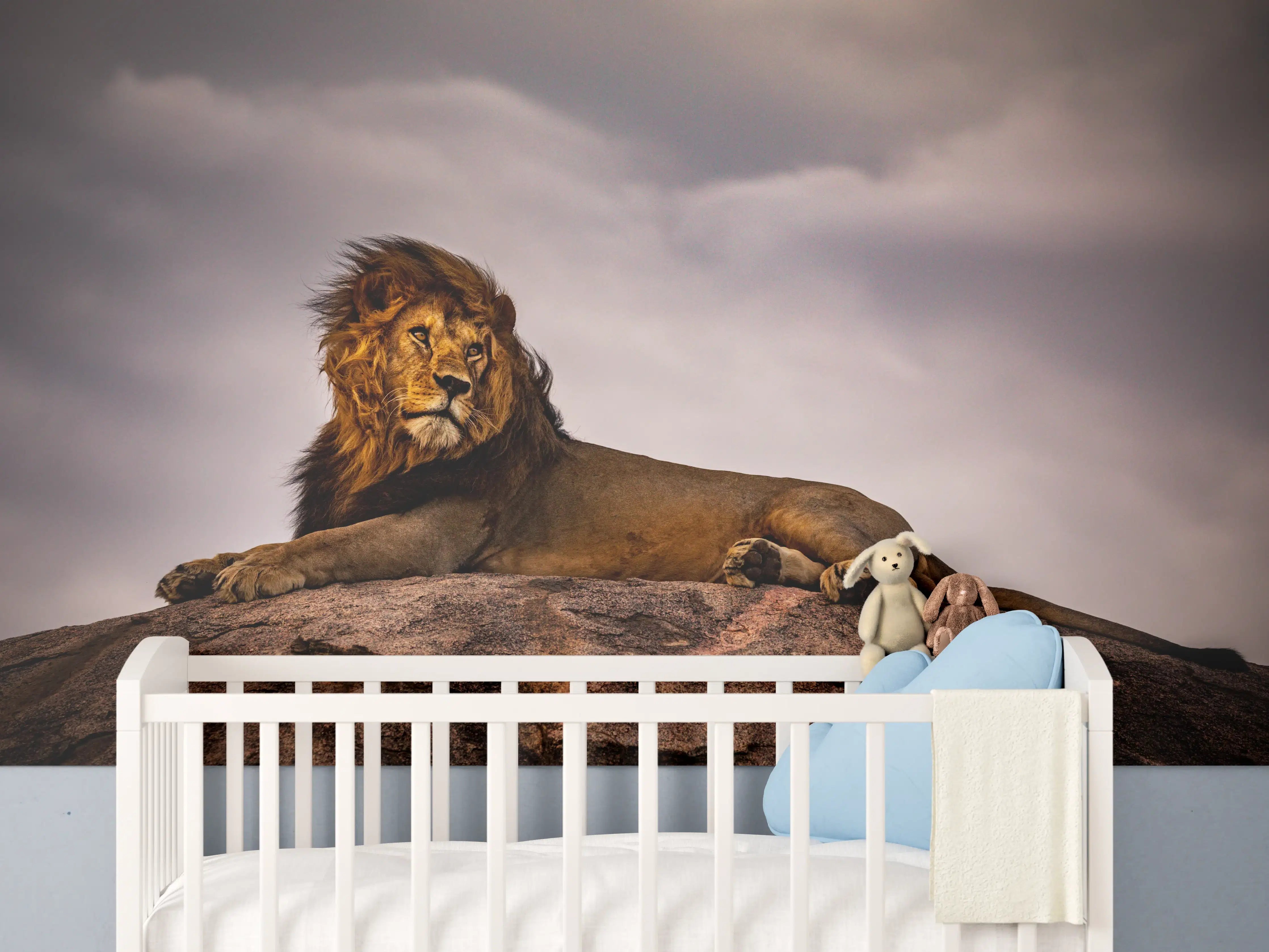 Babyzimmer Wandgestaltung - Löwe vor dunklem Himmel