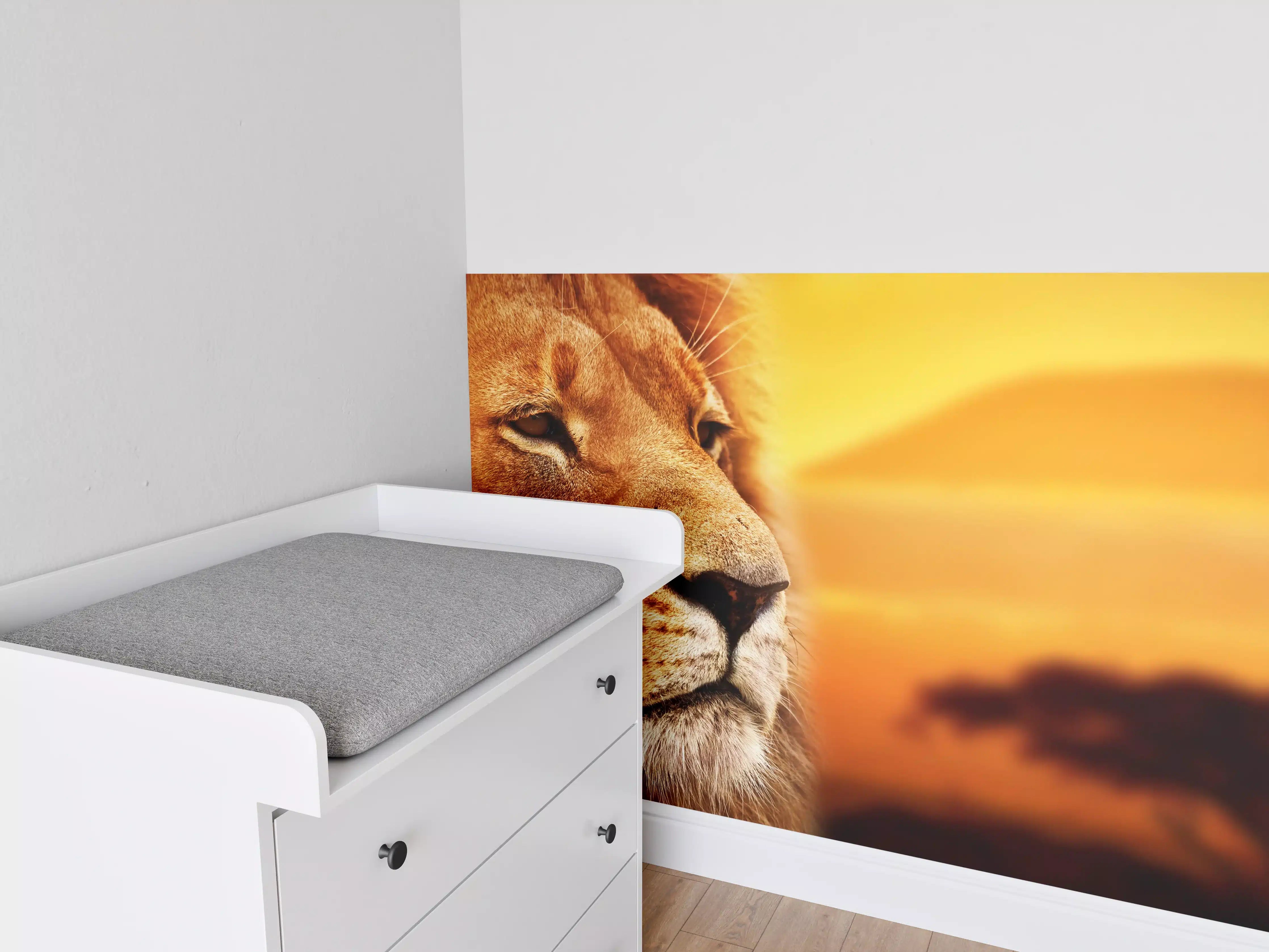 Babyzimmer Wandgestaltung - Löwenporträt in der Savanne