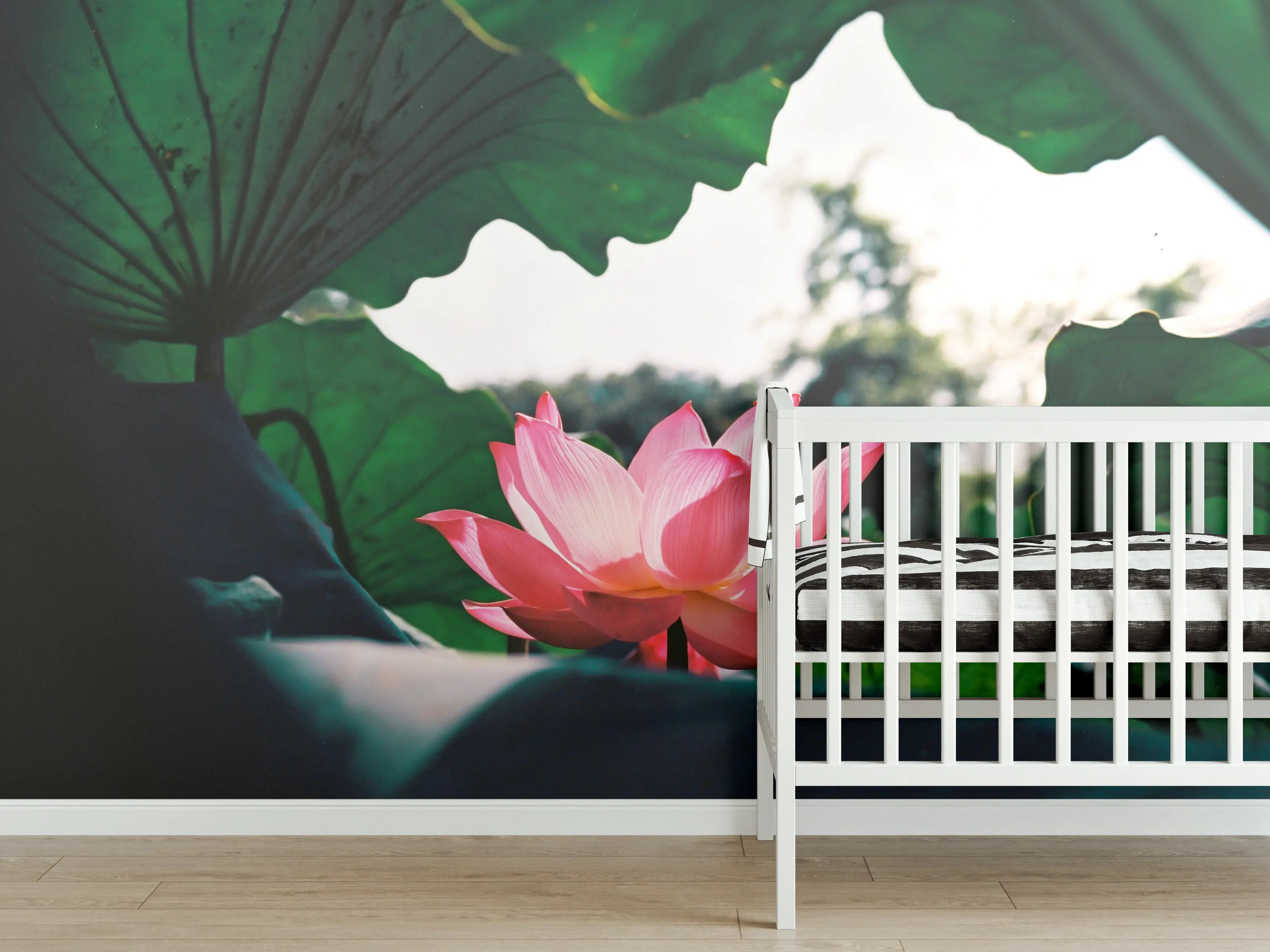 Babyzimmer Wandgestaltung - Lotosblume inmitten von Blättern