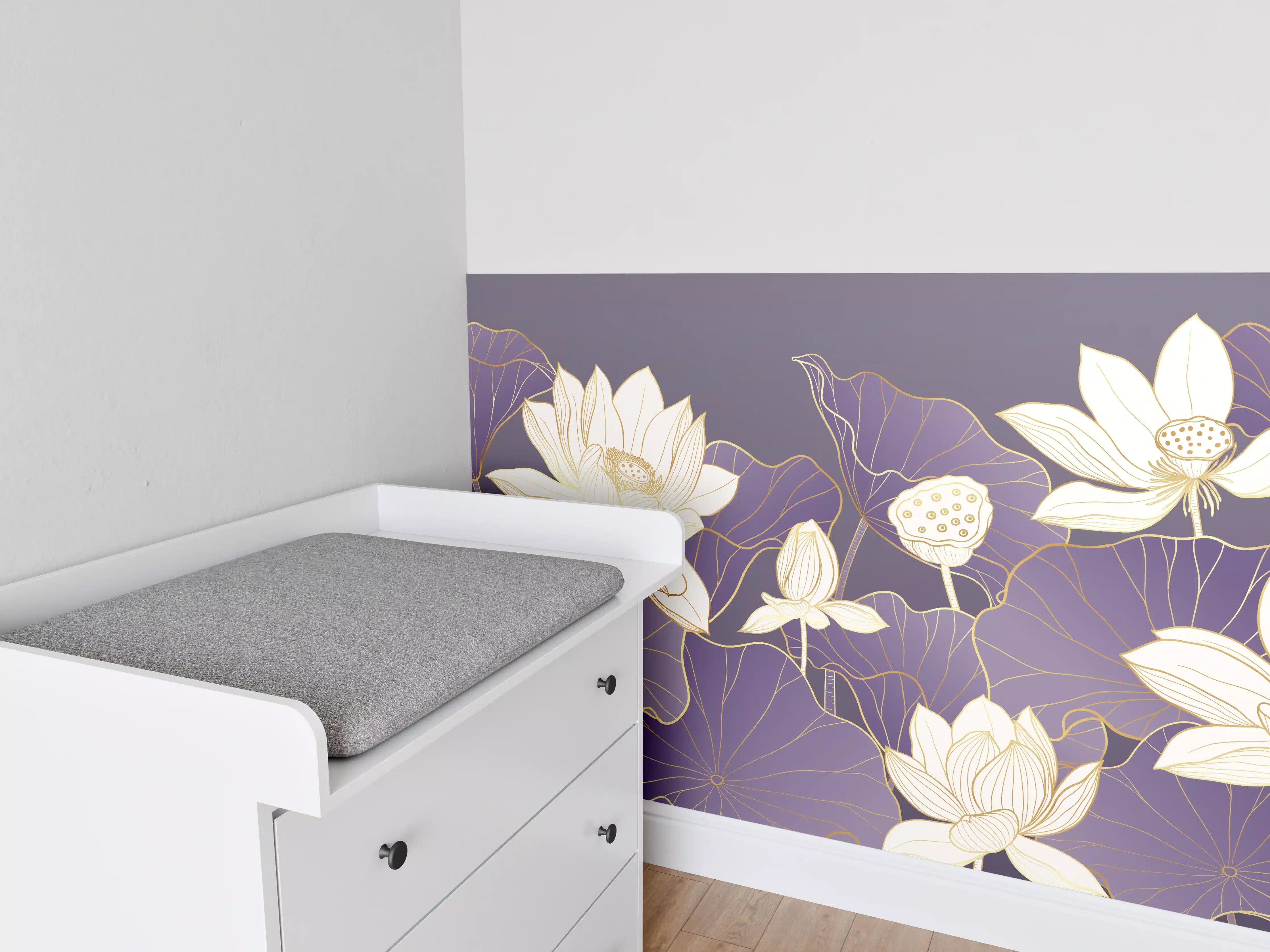 Babyzimmer Wandgestaltung - Luxuriöse weiße Lotusblumen auf lila Hintergrund