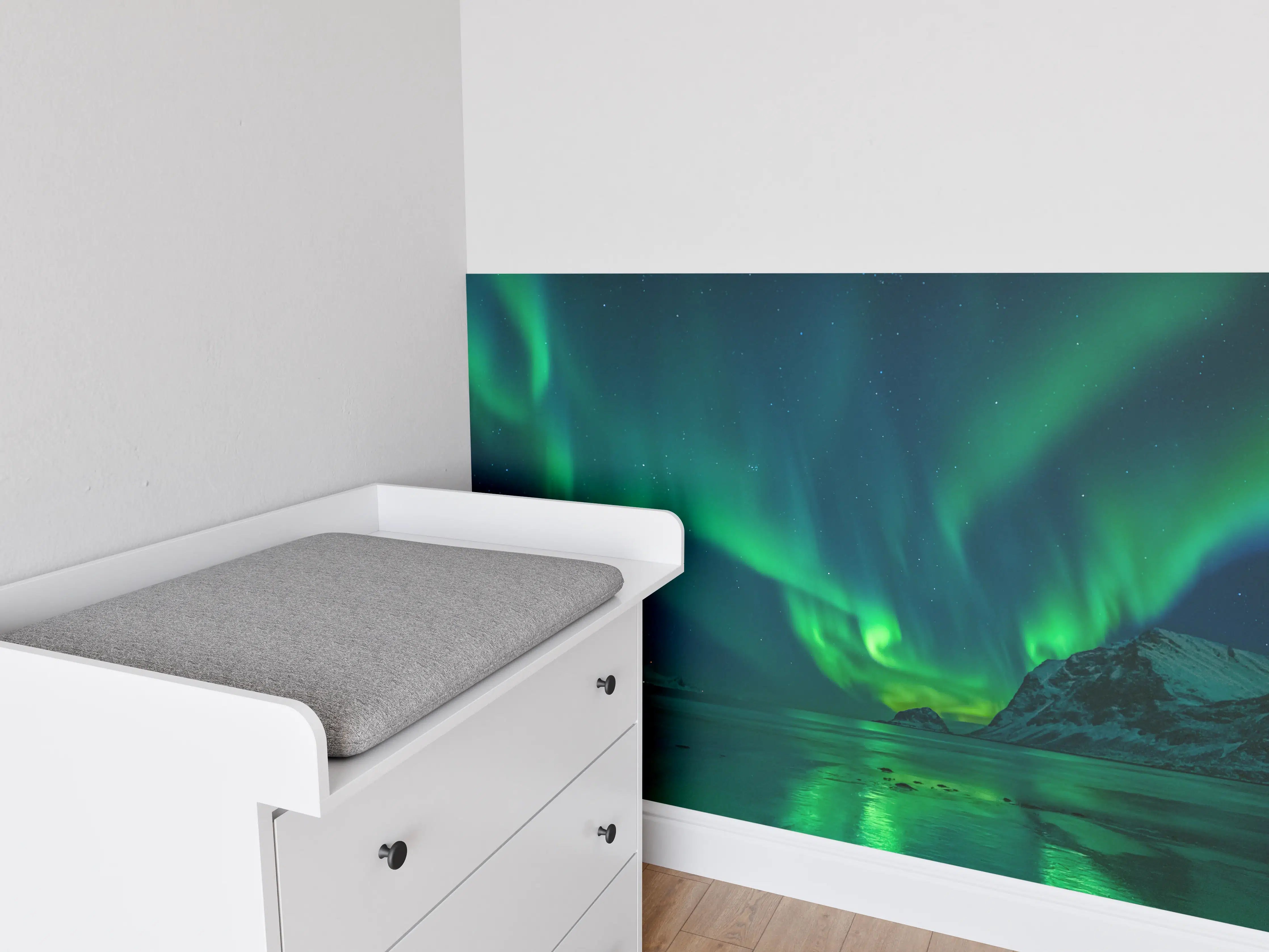 Babyzimmer Wandgestaltung - Magische Nordlichter am Strand