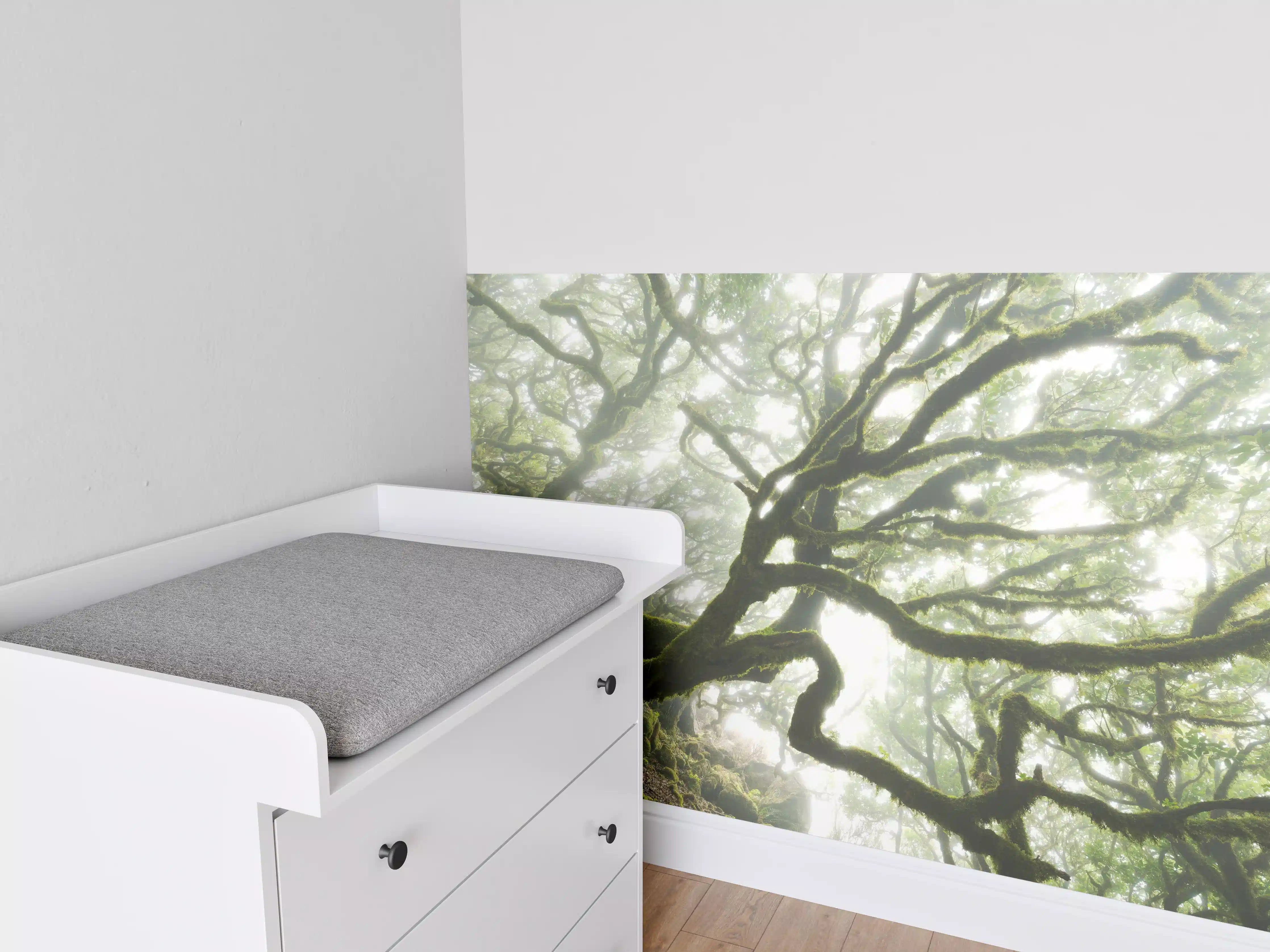 Babyzimmer Wandgestaltung - Magischer Baum