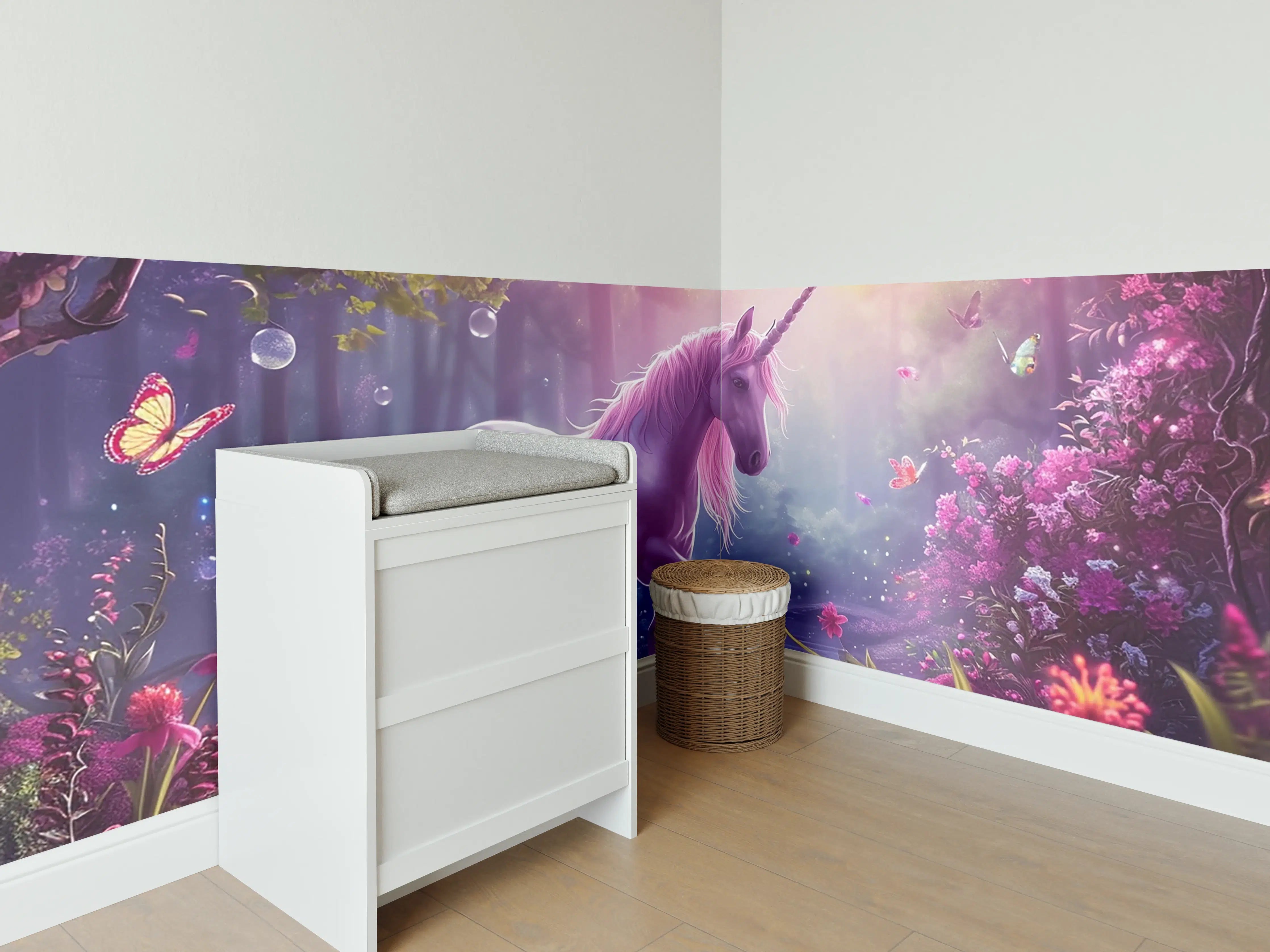 Babyzimmer Wandgestaltung - Magischer Einhornwald mit pinken Blüten und sanftem Licht