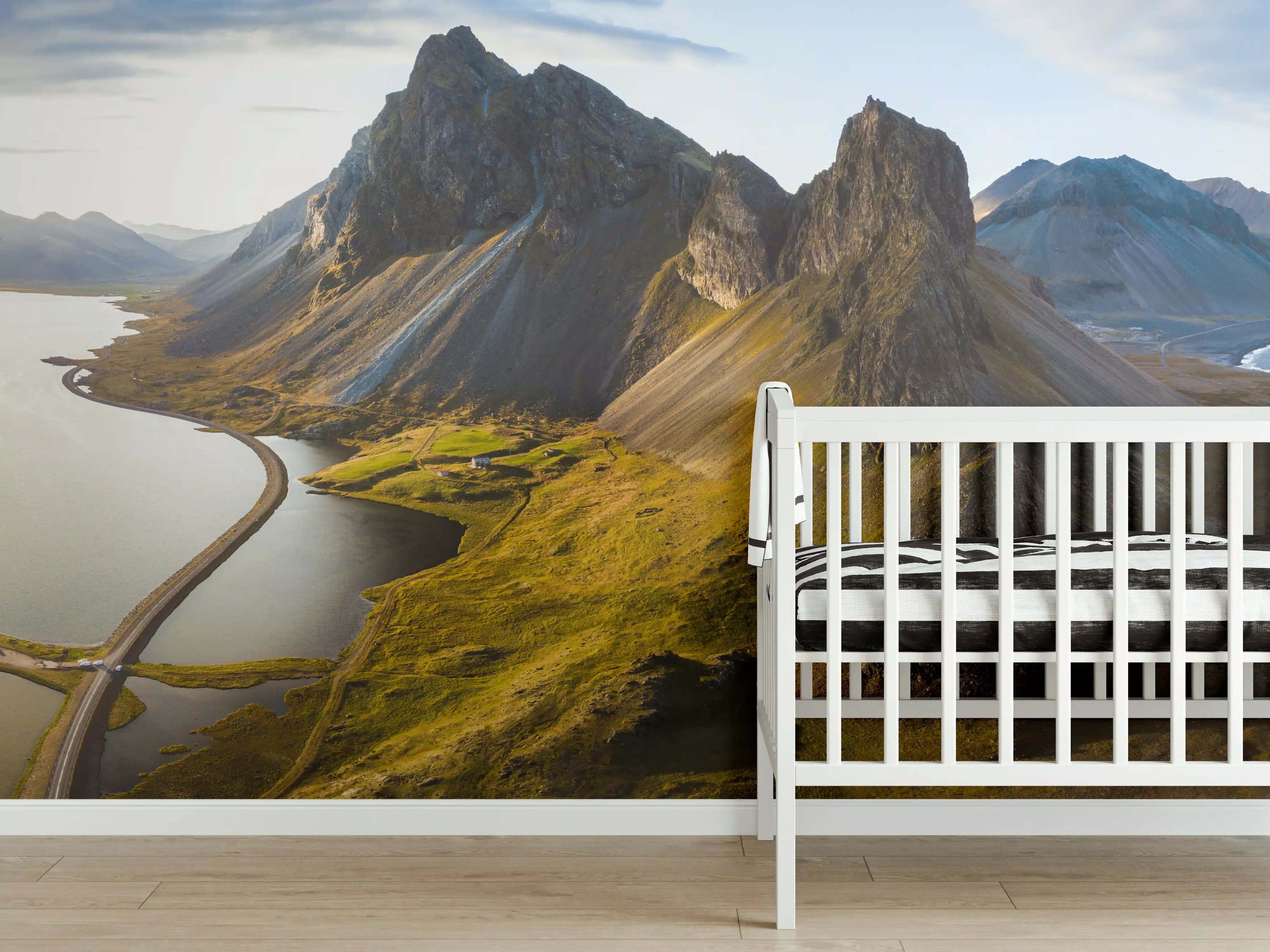 Babyzimmer Wandgestaltung - Majestätische Berge und Wasserstraßen in natürlicher Schönheit