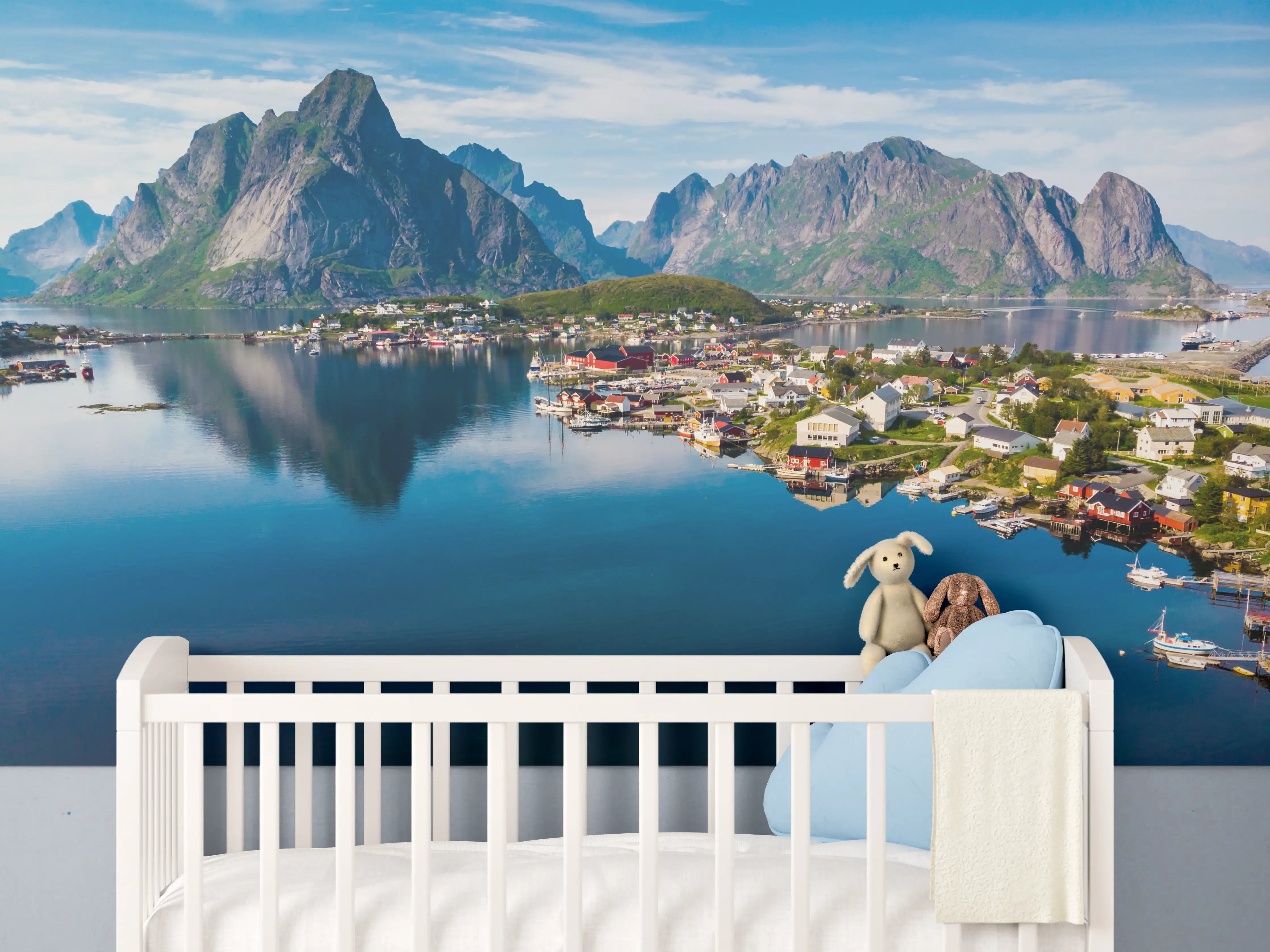 Babyzimmer Wandgestaltung - Majestätische Berglandschaft mit ruhigem See