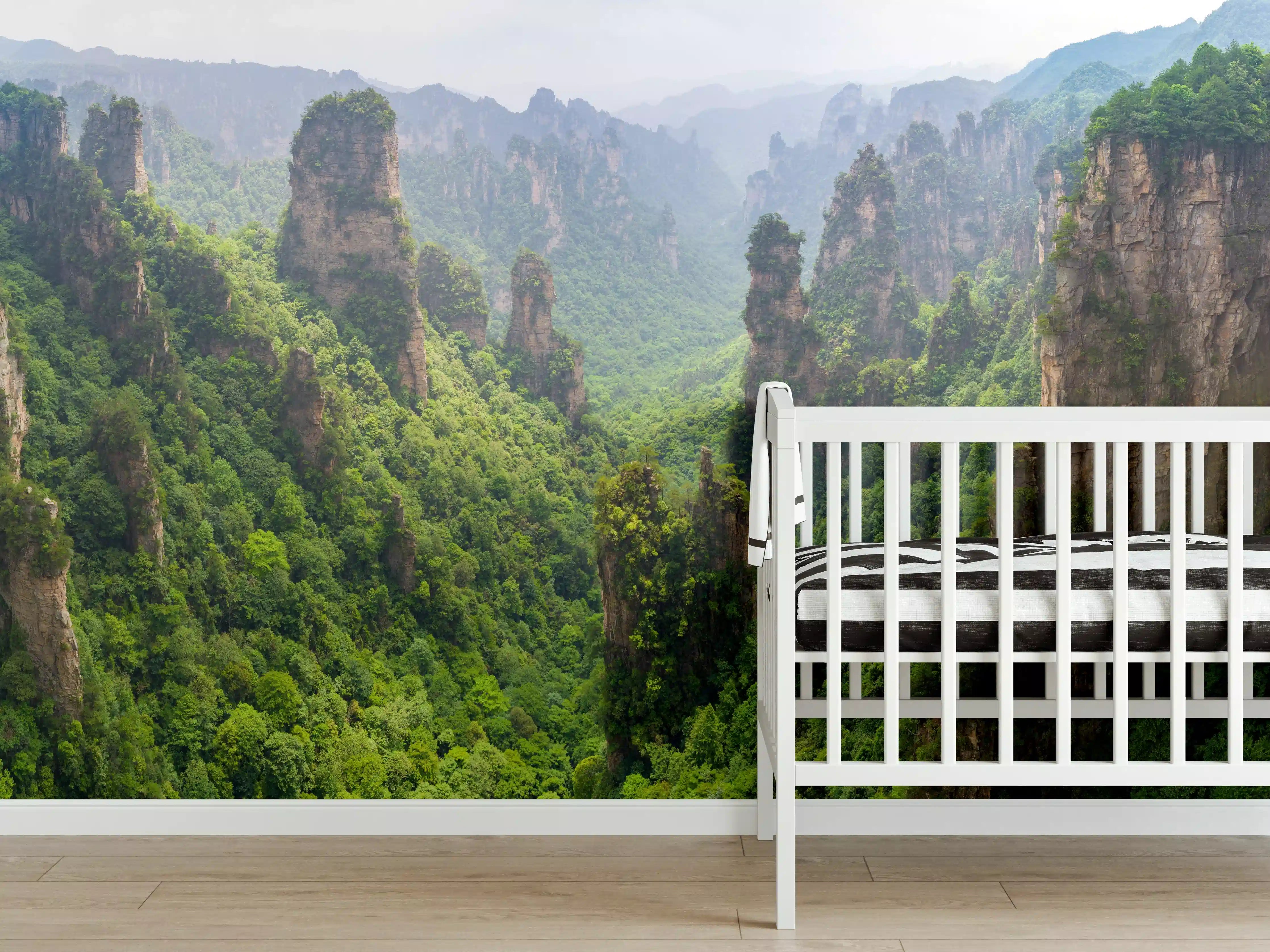 Babyzimmer Wandgestaltung - Majestätische Felsen im grünen Tal