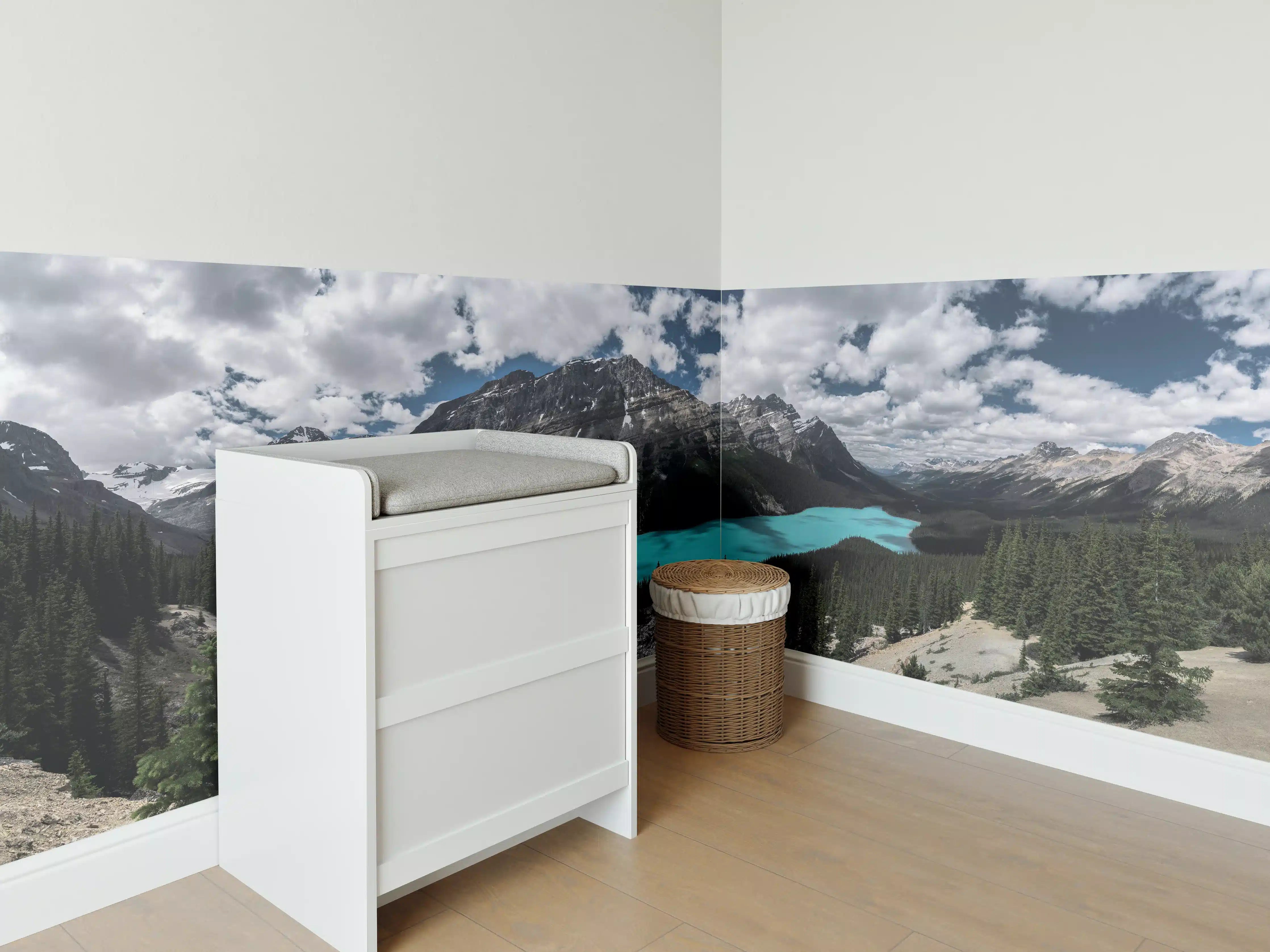 Babyzimmer Wandgestaltung - Majestätischer Bergsee mit türkisfarbenem Wasser