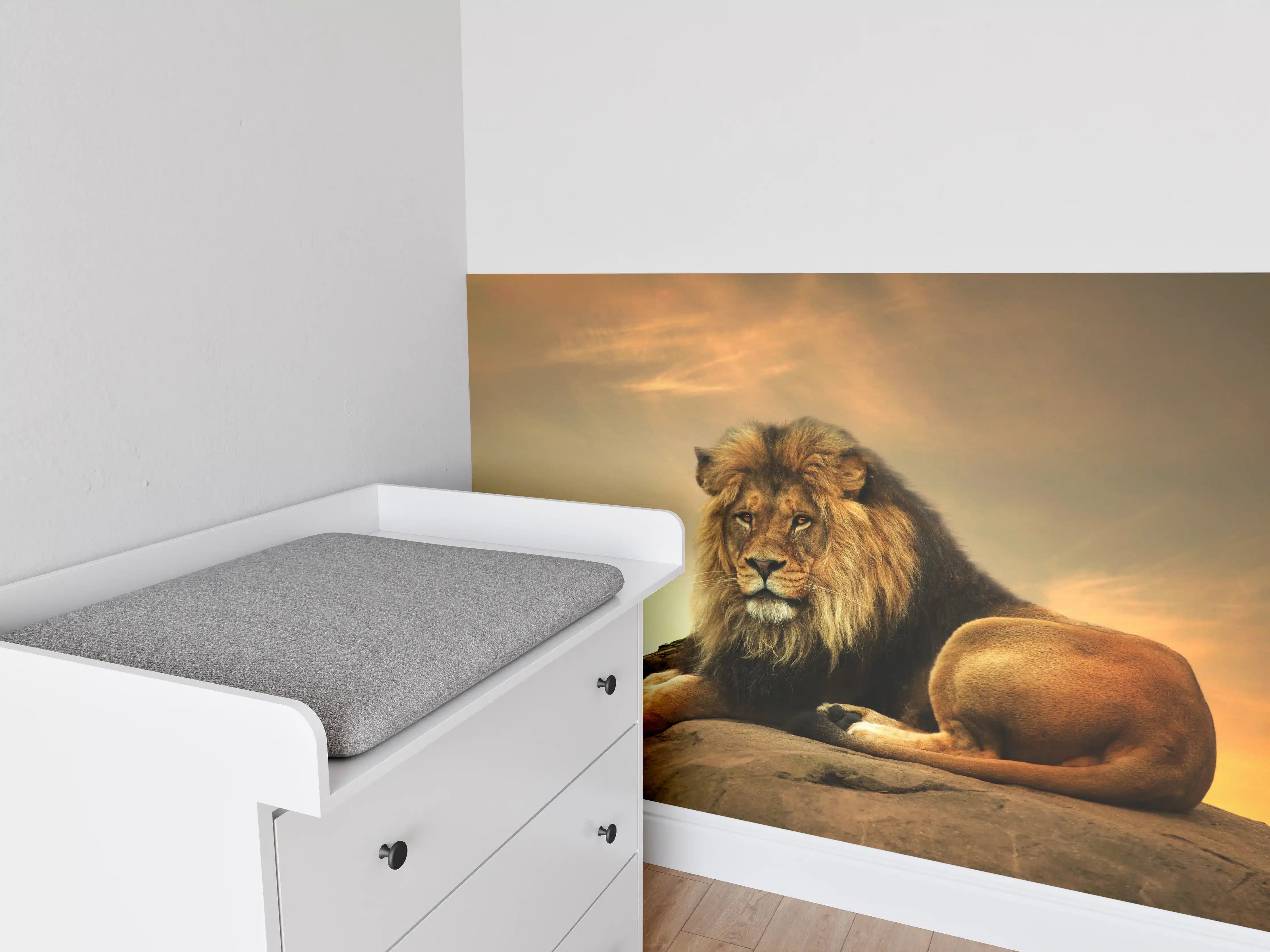 Babyzimmer Wandgestaltung - Majestätischer Löwe auf Fels