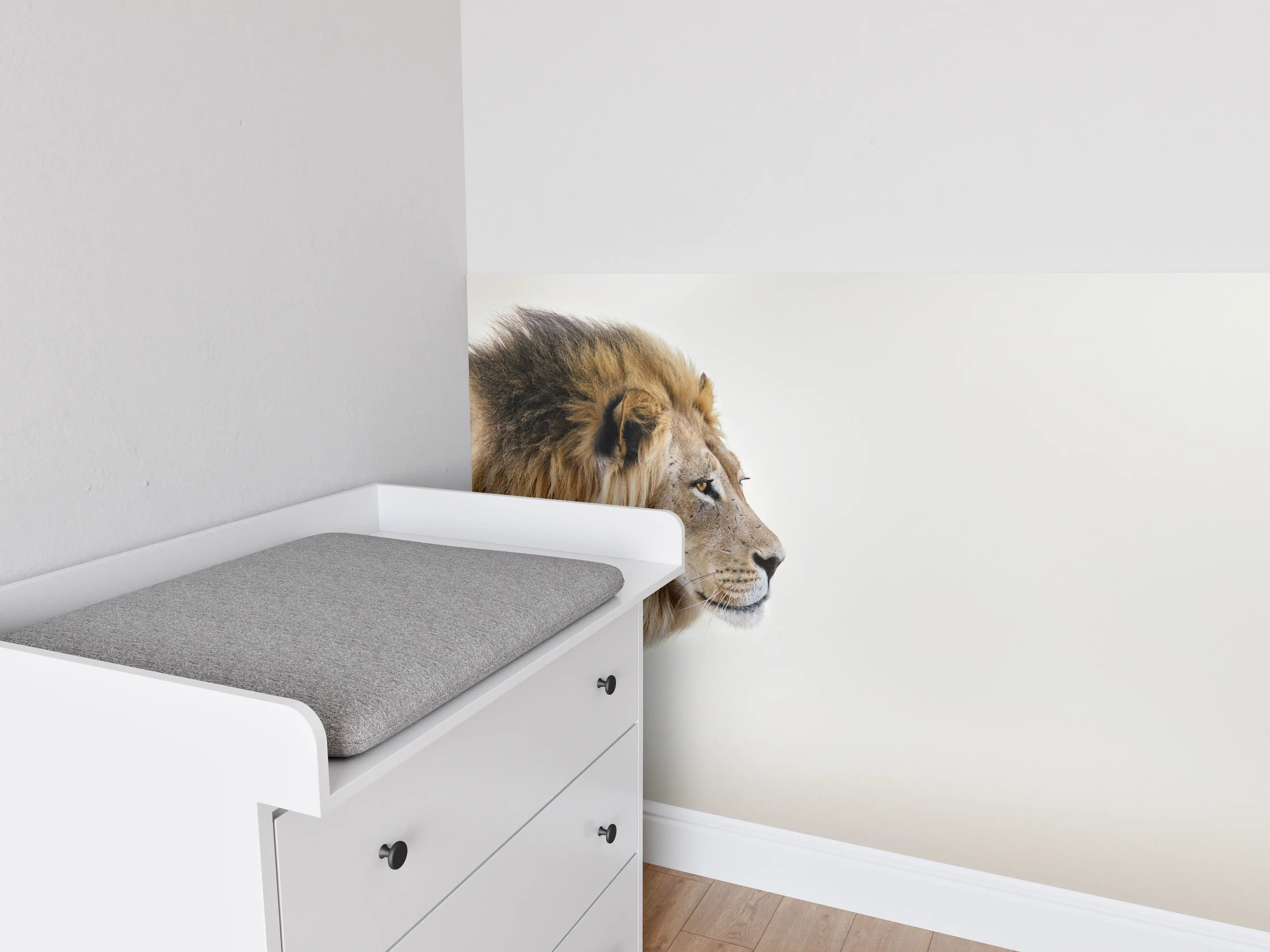 Babyzimmer Wandgestaltung - Majestätischer Löwe in Nahaufnahme