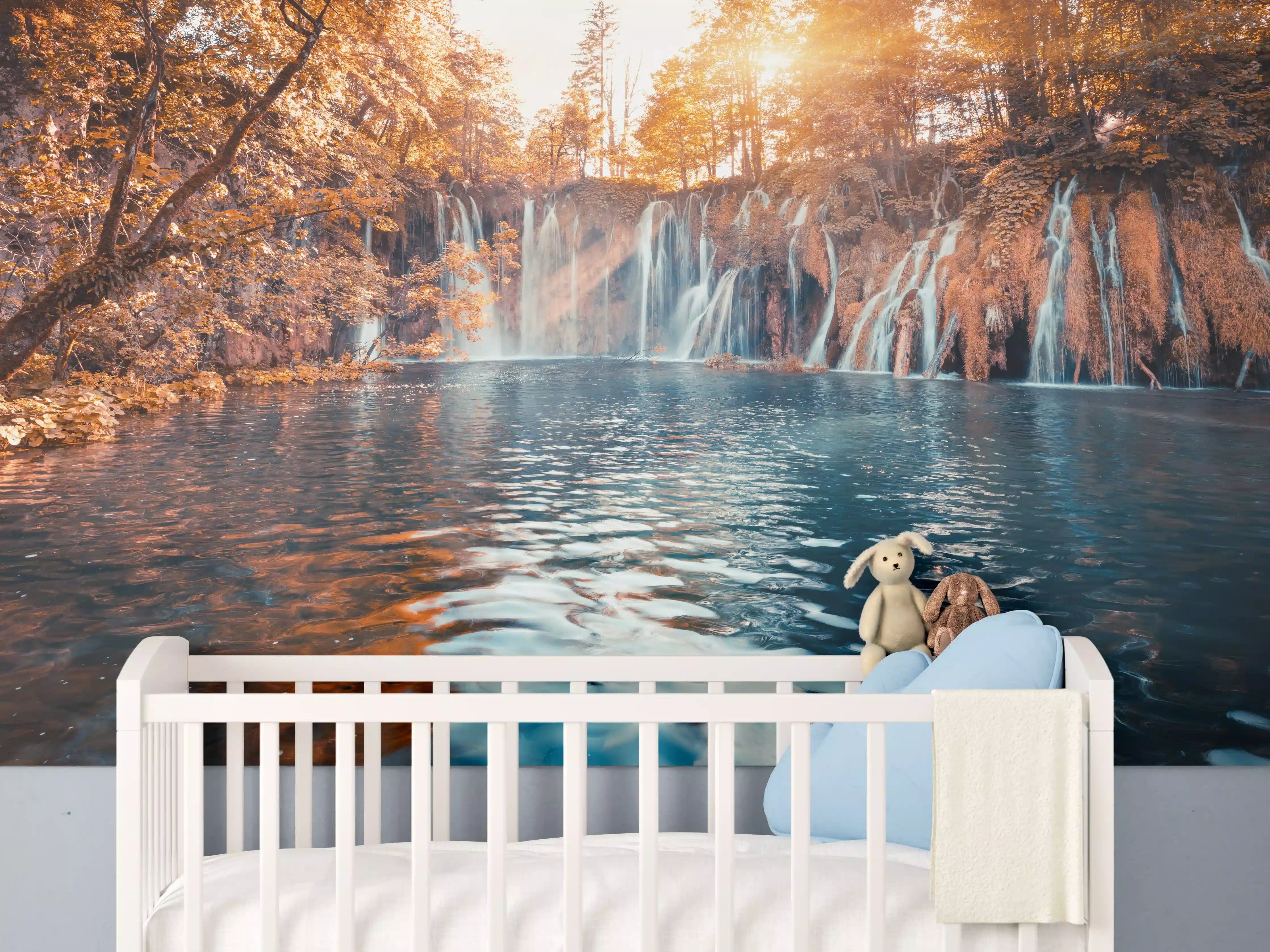 Babyzimmer Wandgestaltung - Majestätischer Wasserfall in Herbstfarben