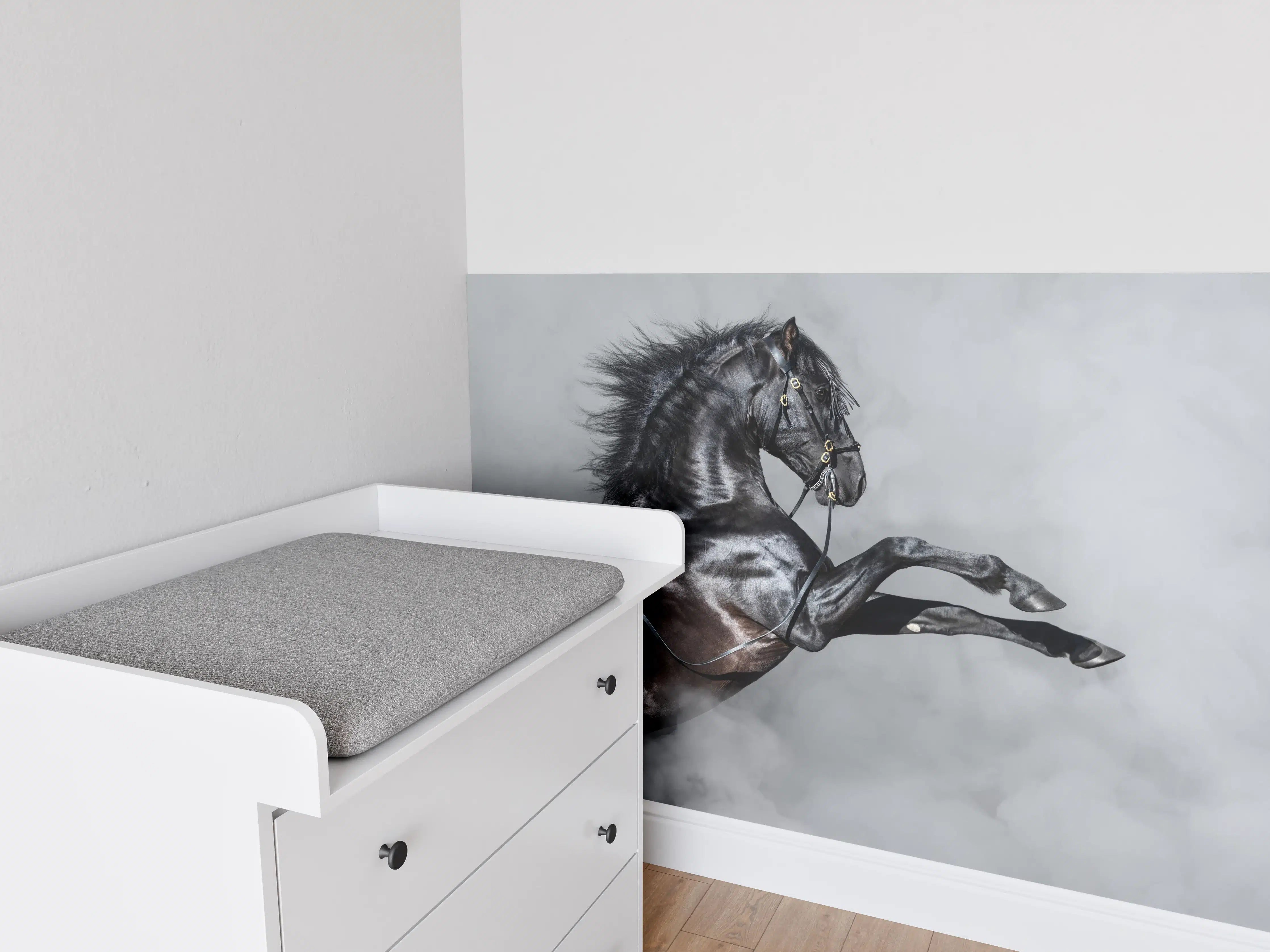 Babyzimmer Wandgestaltung - Majestätisches Schwarzes Pferd