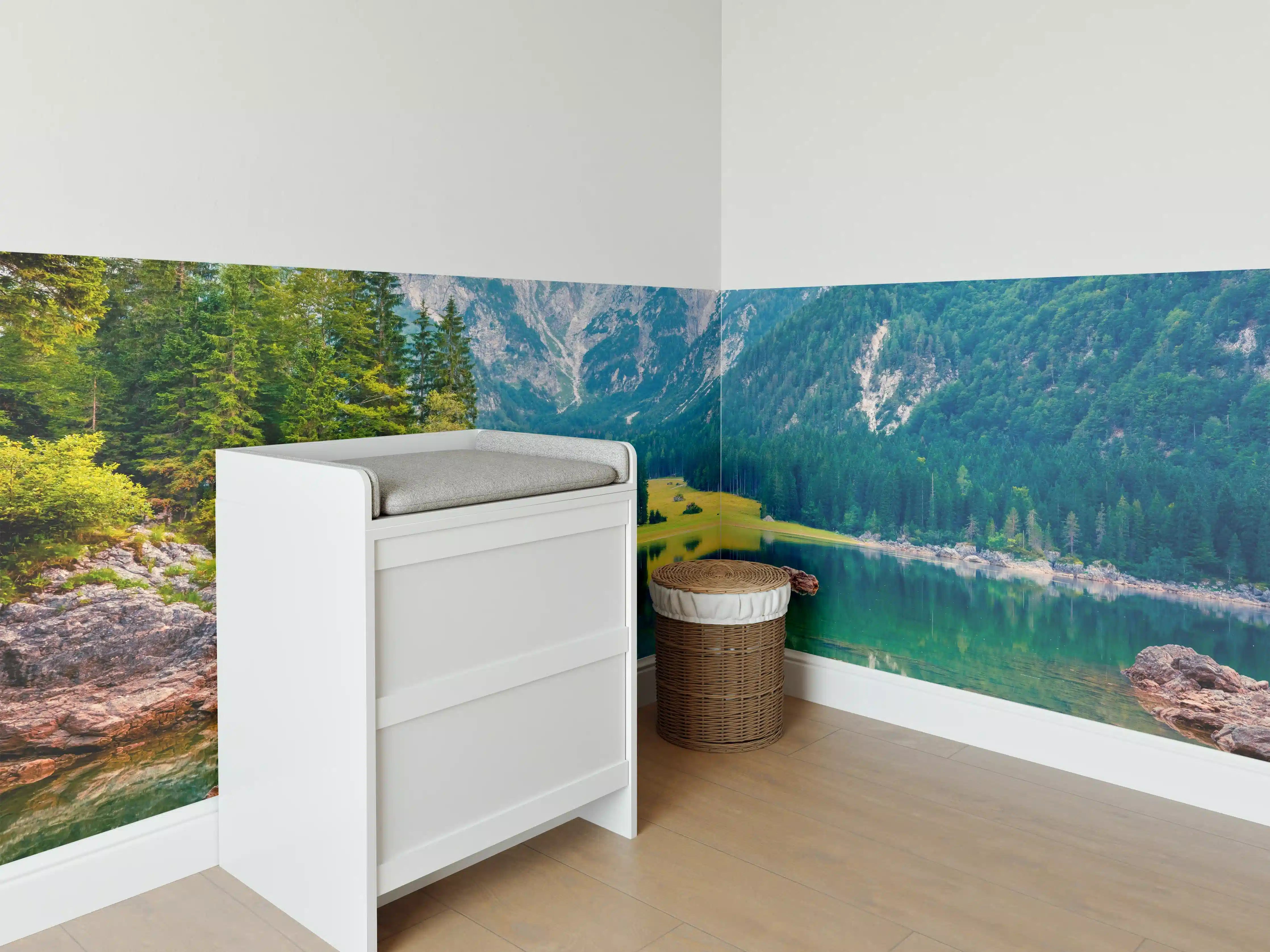 Babyzimmer Wandgestaltung - Malerische Sommeransicht des Fusine Sees