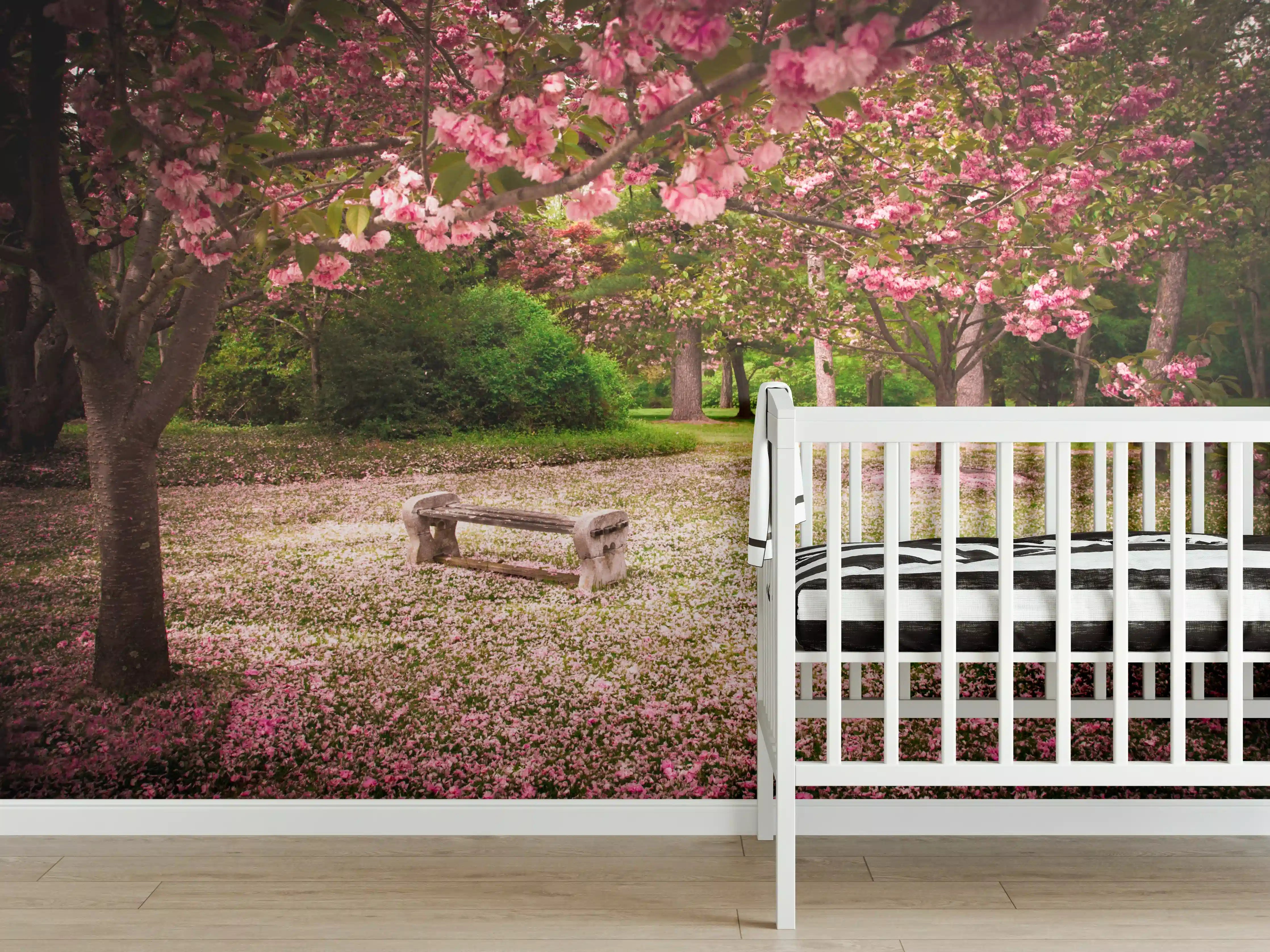 Babyzimmer Wandgestaltung - Malerischer Frühlingsgarten mit blühenden Kirschbäumen