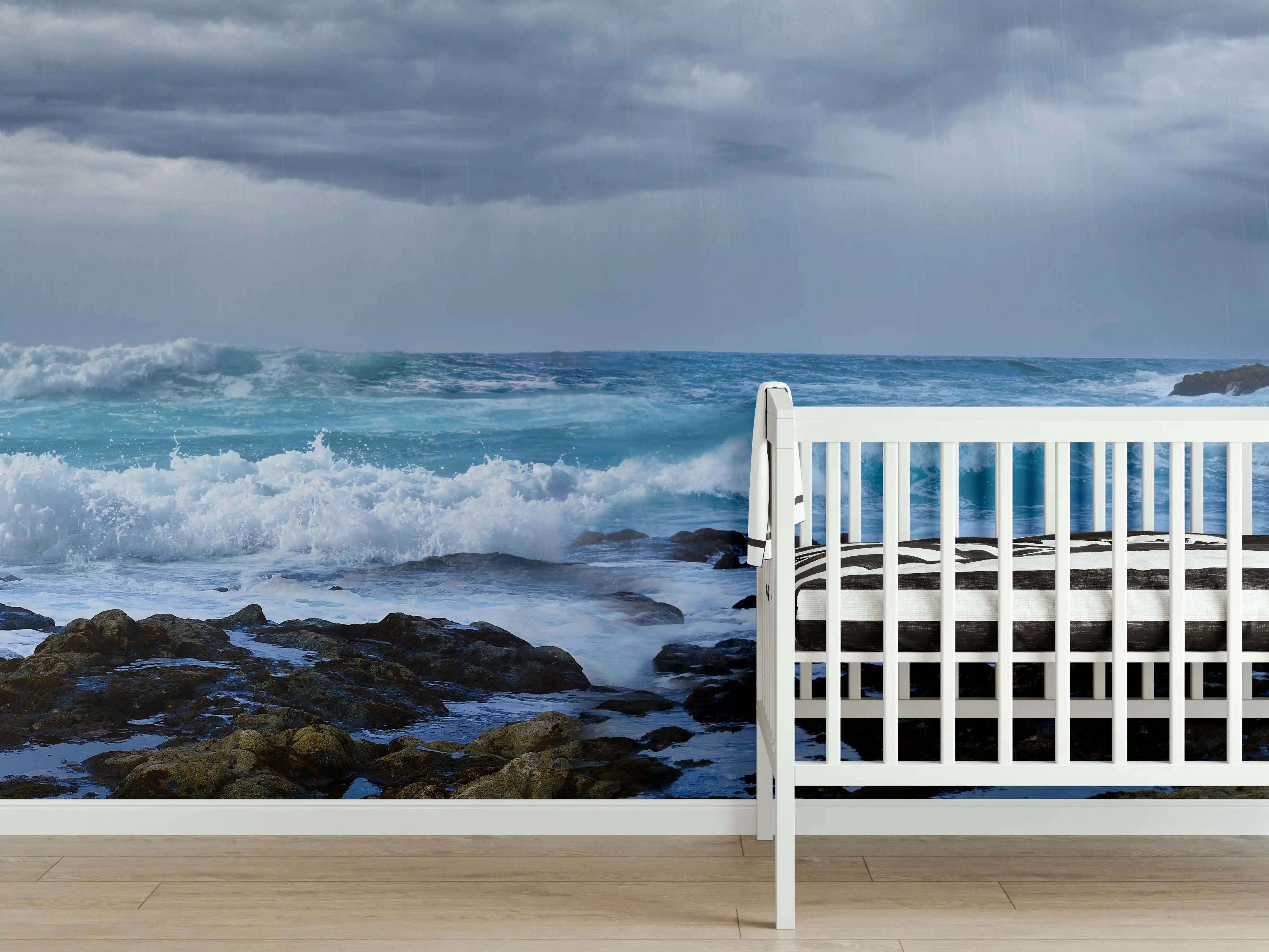 Babyzimmer Wandgestaltung - Meeresküste mit dunklen Regenwolken und stürmischer See