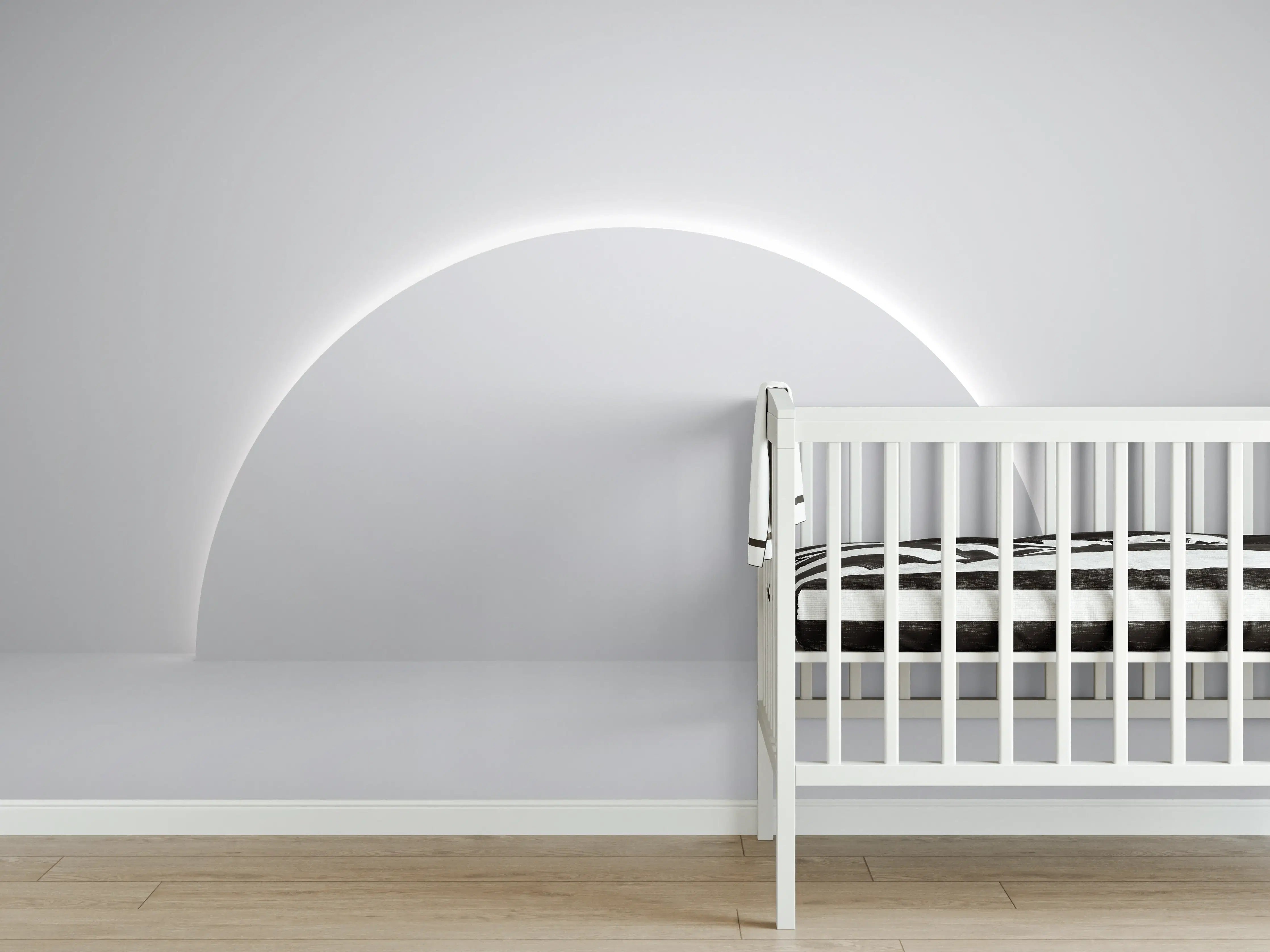 Babyzimmer Wandgestaltung - Minimalistischer Weiß-Grauer Sockel