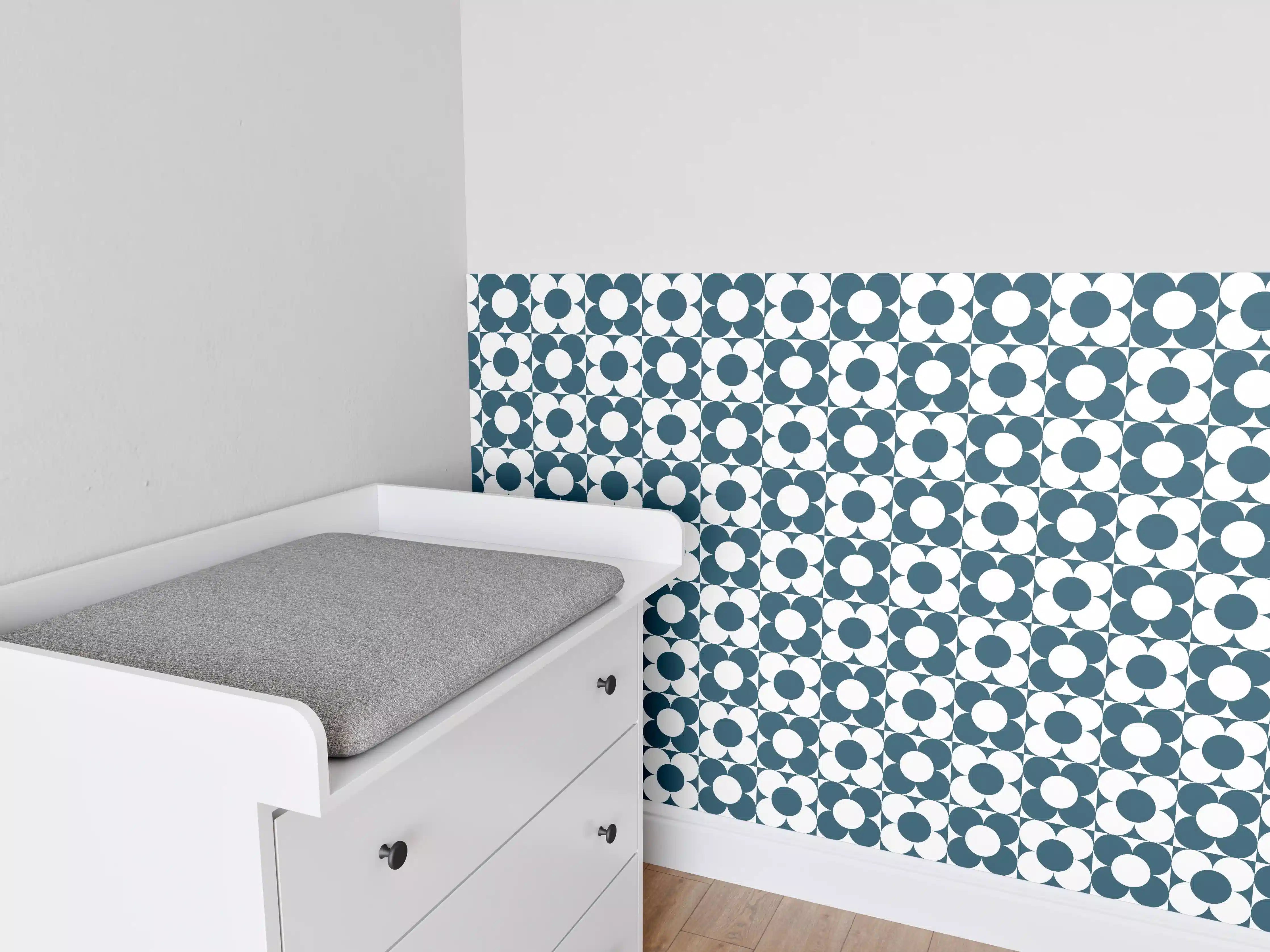 Babyzimmer Wandgestaltung - Moderne Blautöne mit Retro-Charme