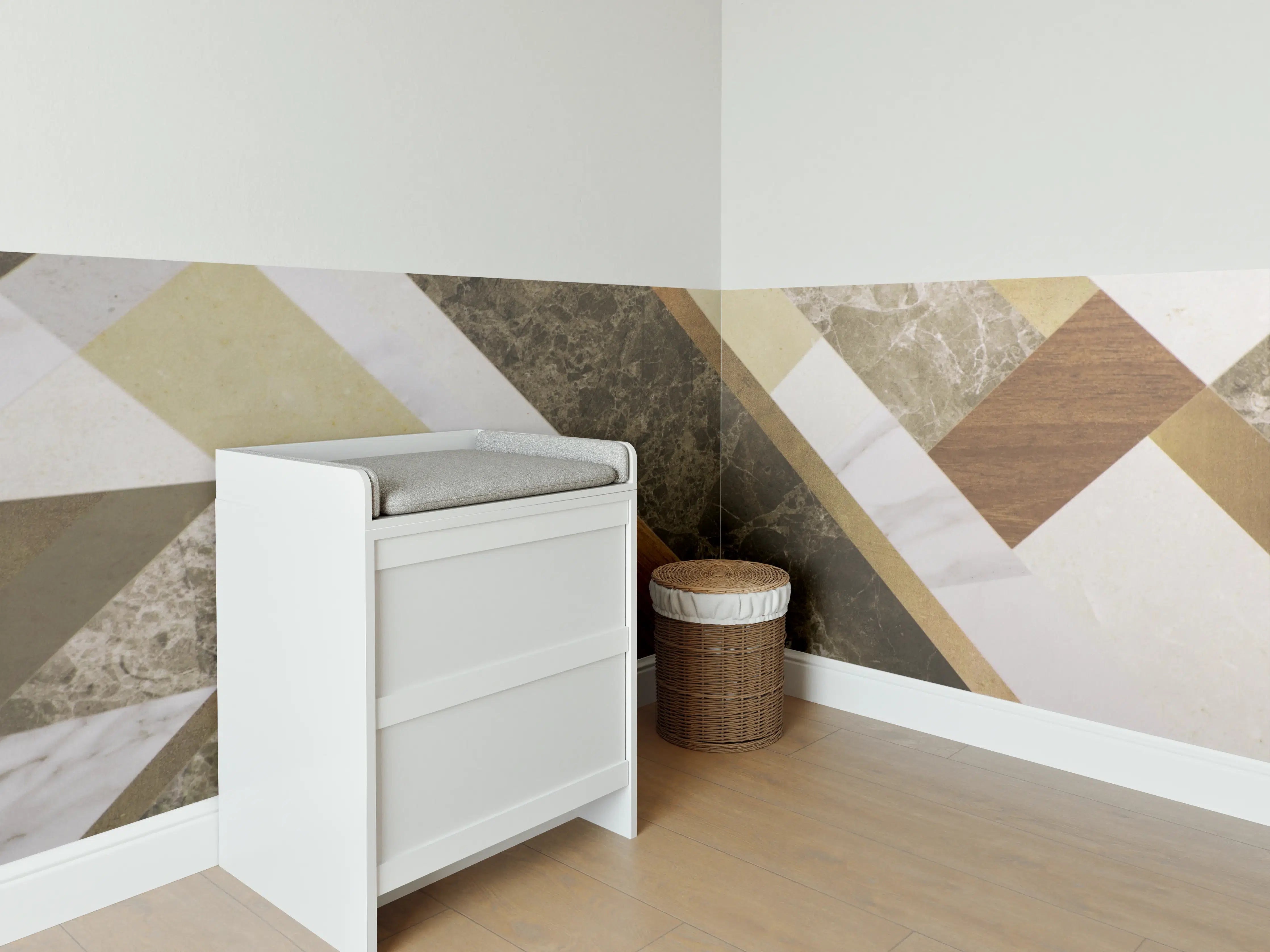 Babyzimmer Wandgestaltung - Moderne Geometrie mit natürlichen Erdtönen