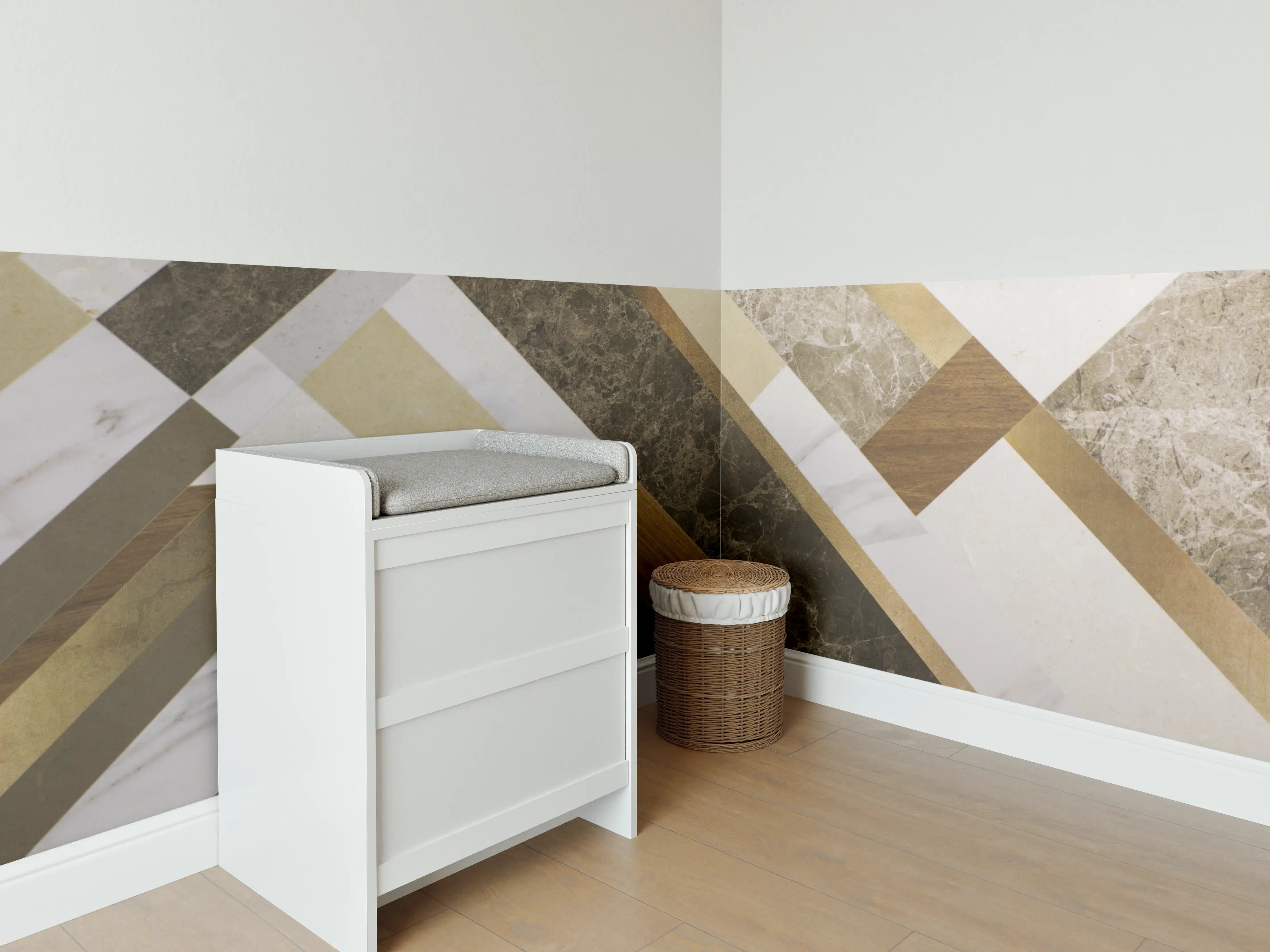 Babyzimmer Wandgestaltung - Moderne Marmorfliesen im Naturstein-Look