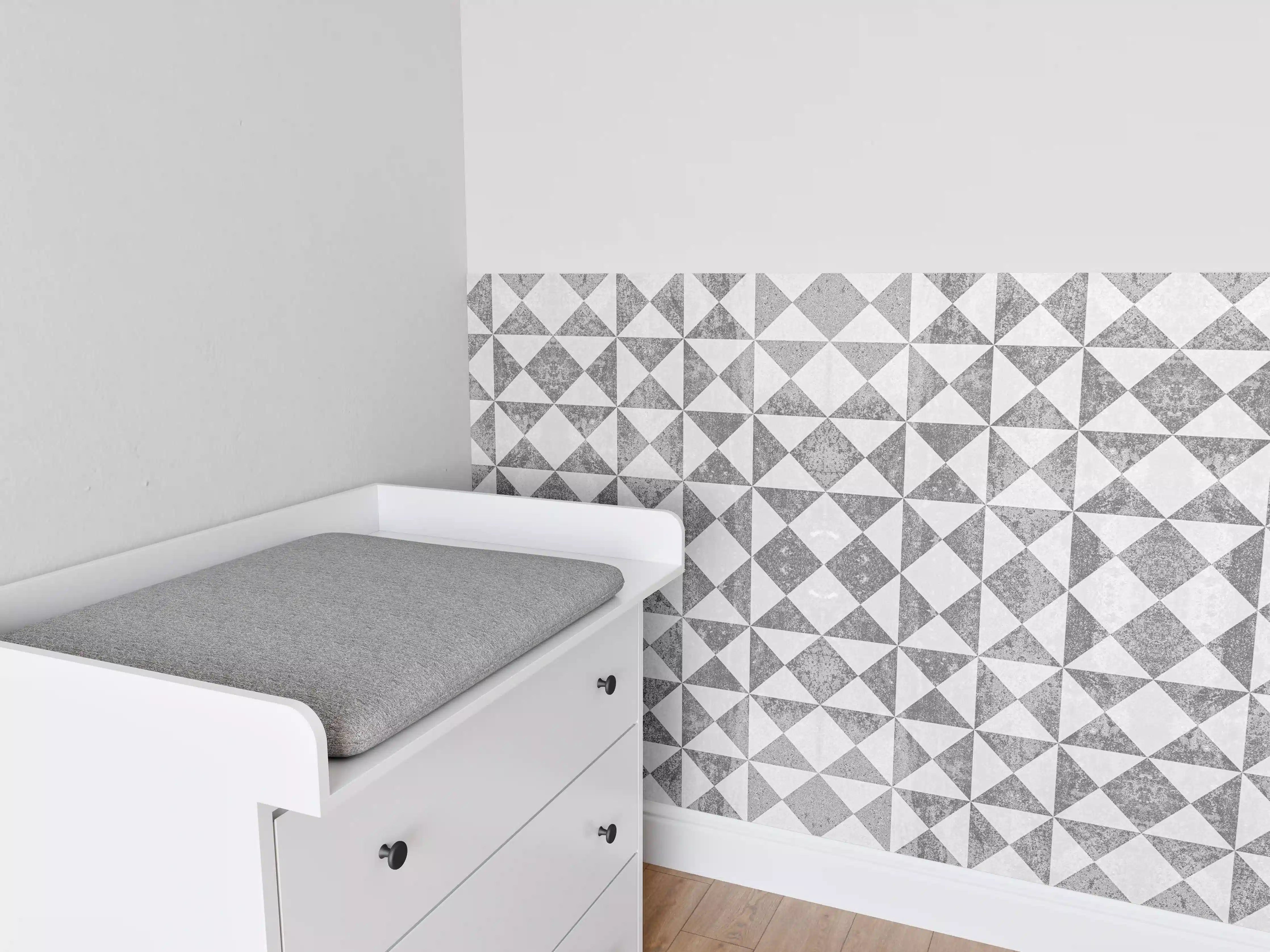 Babyzimmer Wandgestaltung - Moderne geometrische Fliesenoptik in Grau und Weiß