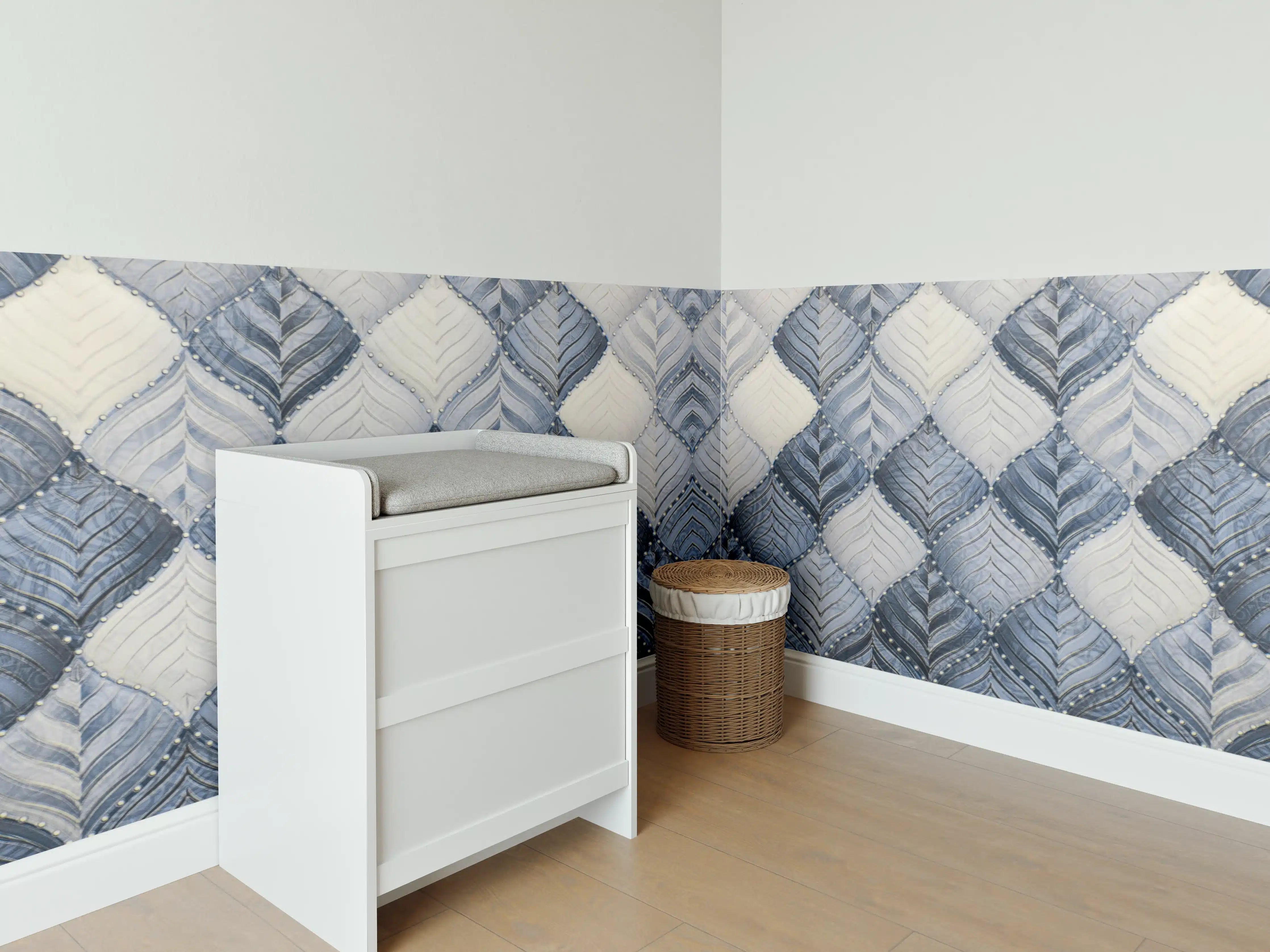 Babyzimmer Wandgestaltung - Modisches Denim-Muster in Blau und Grau