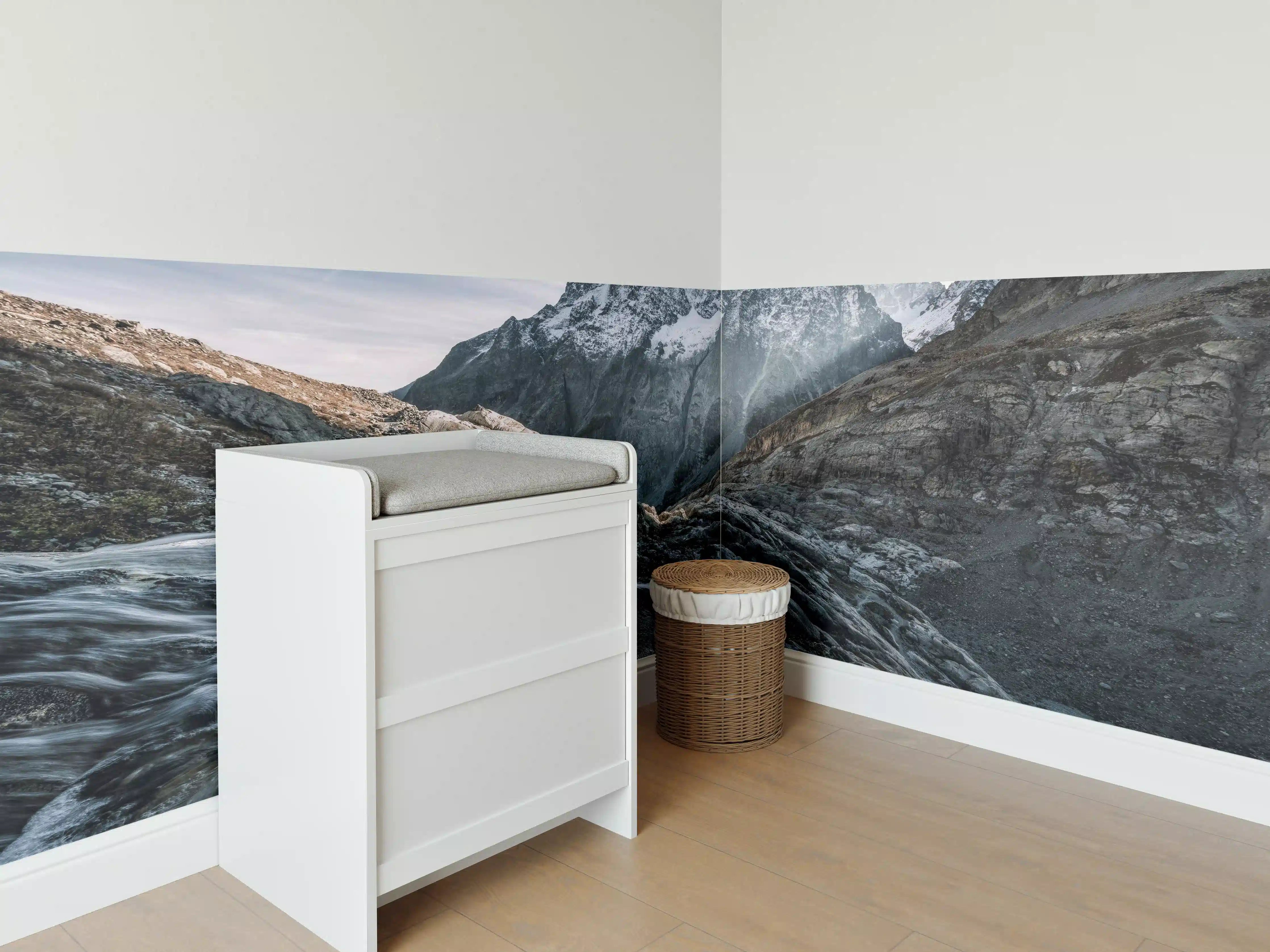 Babyzimmer Wandgestaltung - Monochrome Berglandschaft